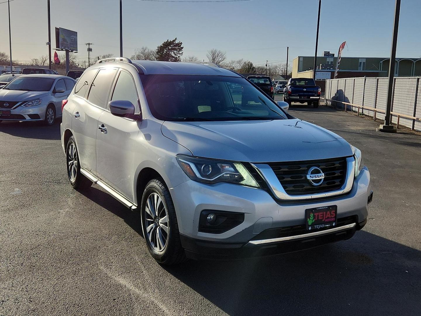 2017 Nissan Pathfinder SV (5N1DR2MN1HC) with an Engine: 3.5L DI V6 engine, located at 4110 Avenue Q, Lubbock, 79412, 33.556553, -101.855820 - Photo#1