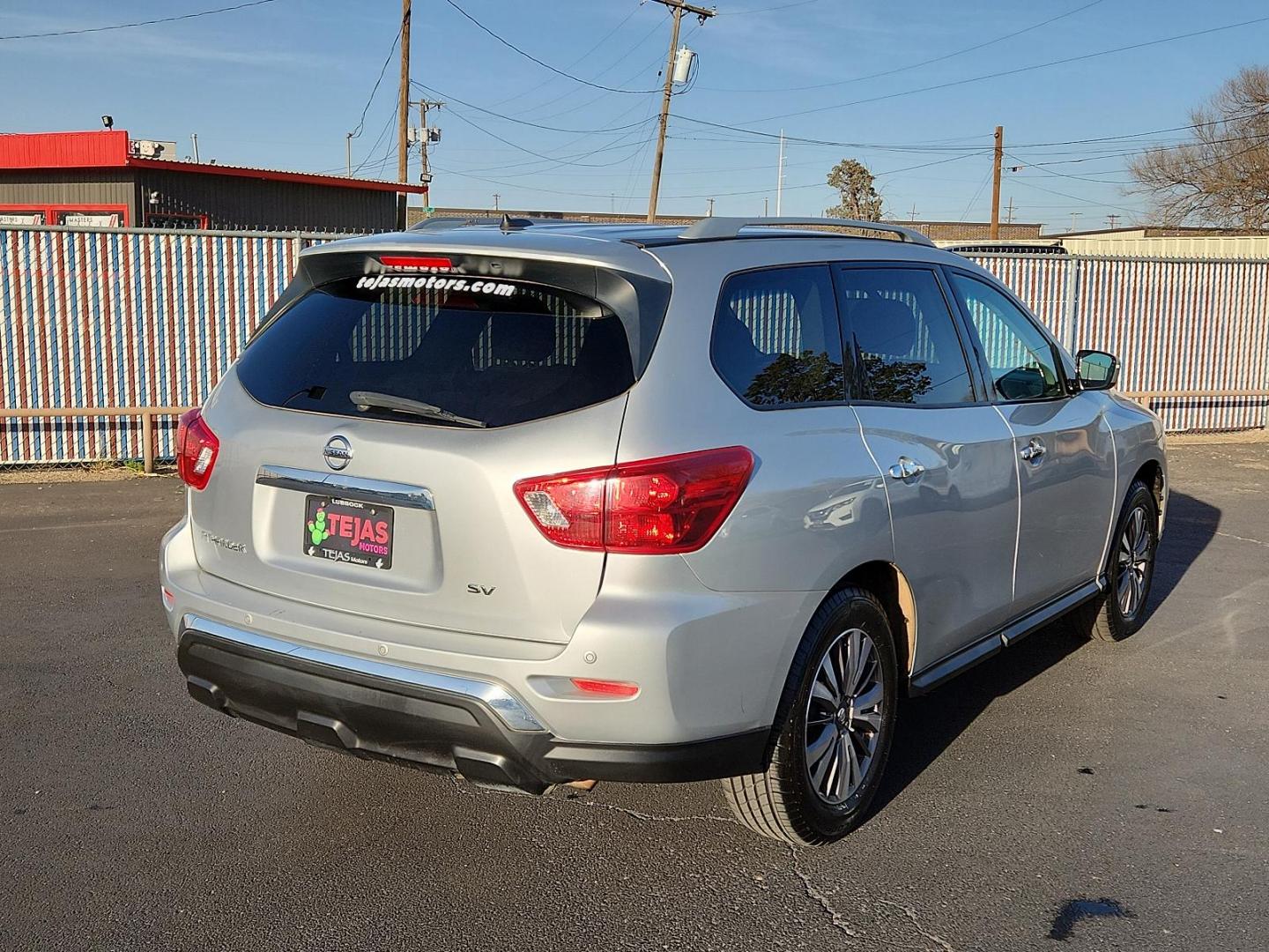 2017 Nissan Pathfinder SV (5N1DR2MN1HC) with an Engine: 3.5L DI V6 engine, located at 4110 Avenue Q, Lubbock, 79412, 33.556553, -101.855820 - Photo#2