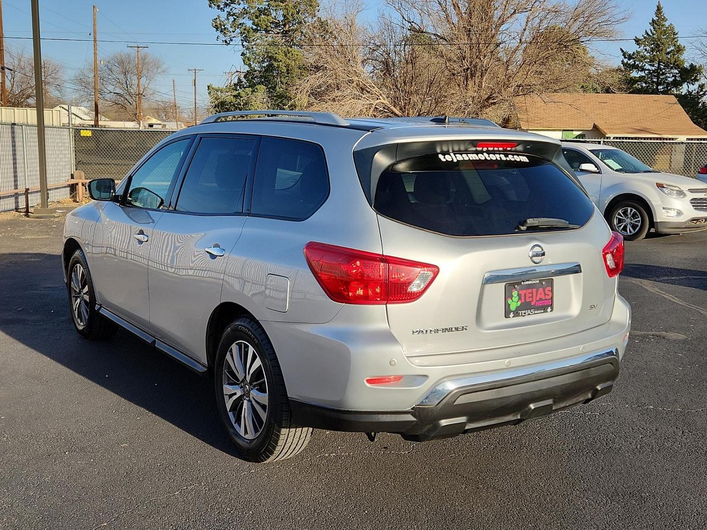 2017 Nissan Pathfinder SV (5N1DR2MN1HC) with an Engine: 3.5L DI V6 engine, located at 4110 Avenue Q, Lubbock, 79412, 33.556553, -101.855820 - Photo#3