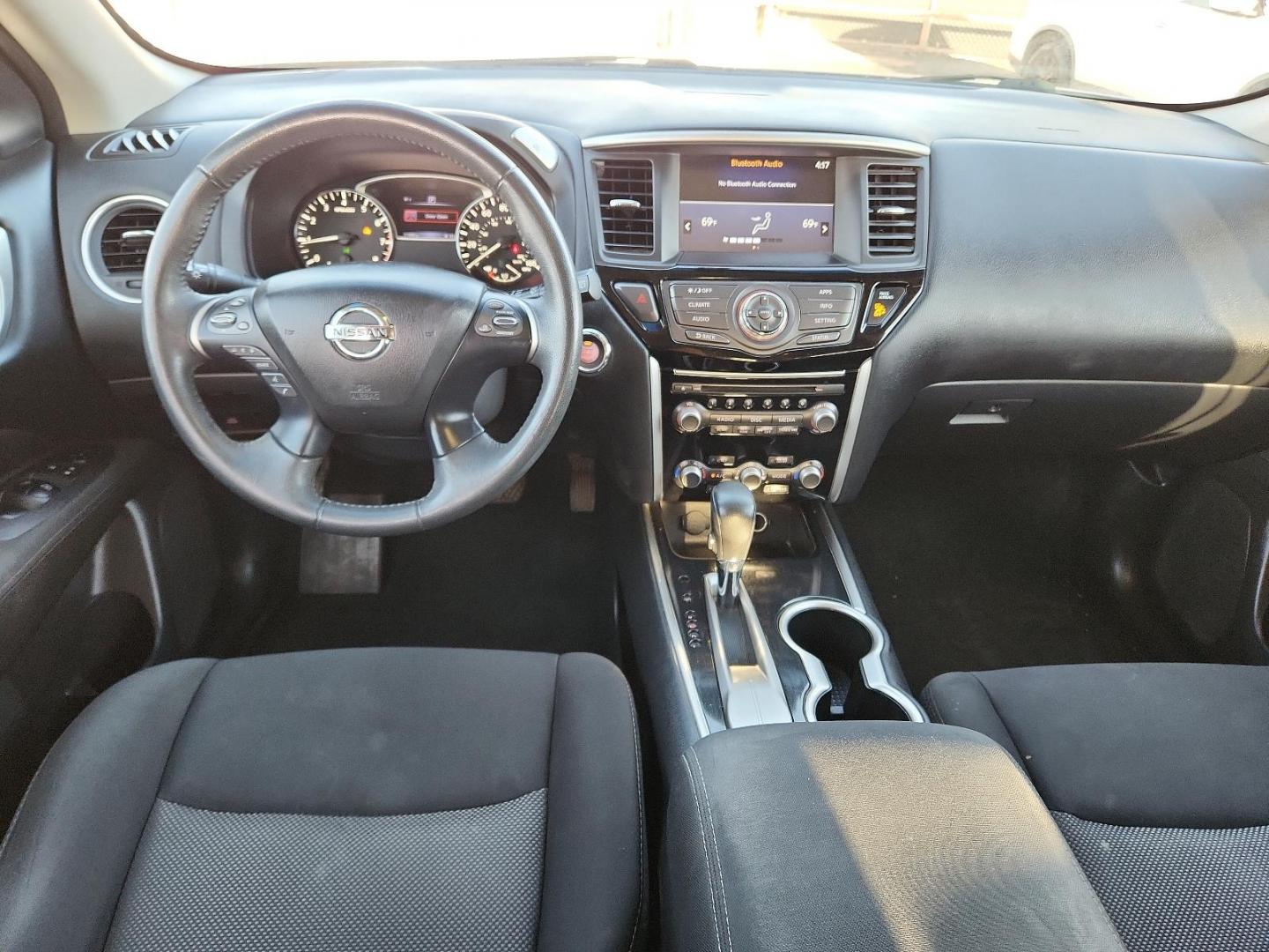 2017 Nissan Pathfinder SV (5N1DR2MN1HC) with an Engine: 3.5L DI V6 engine, located at 4110 Avenue Q, Lubbock, 79412, 33.556553, -101.855820 - Photo#5