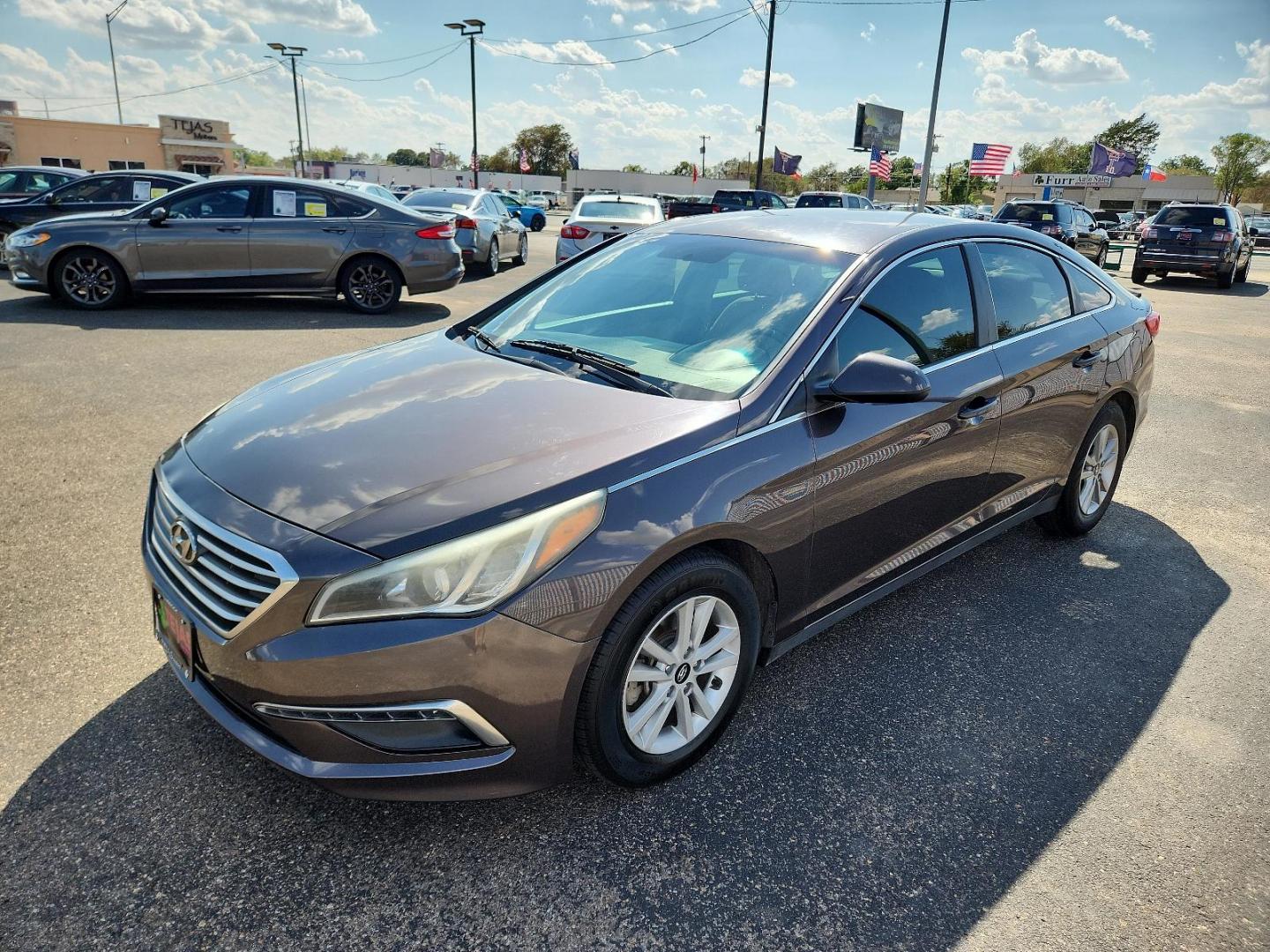 2015 Dark Truffle - N8 /Beige - BB Hyundai Sonata 2.4L SE (5NPE24AF1FH) with an Engine: 2.4L GDI 4-Cylinder engine, located at 4110 Avenue Q, Lubbock, 79412, 33.556553, -101.855820 - Photo#3