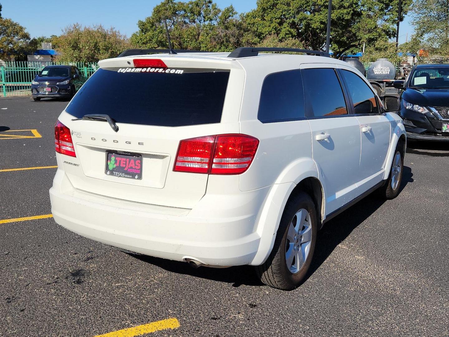 2018 WHITE Dodge Journey SE (3C4PDCAB6JT) with an ENGINE: 2.4L I4 DOHC 16V DUAL VVT engine, located at 4110 Avenue Q, Lubbock, 79412, 33.556553, -101.855820 - Photo#1