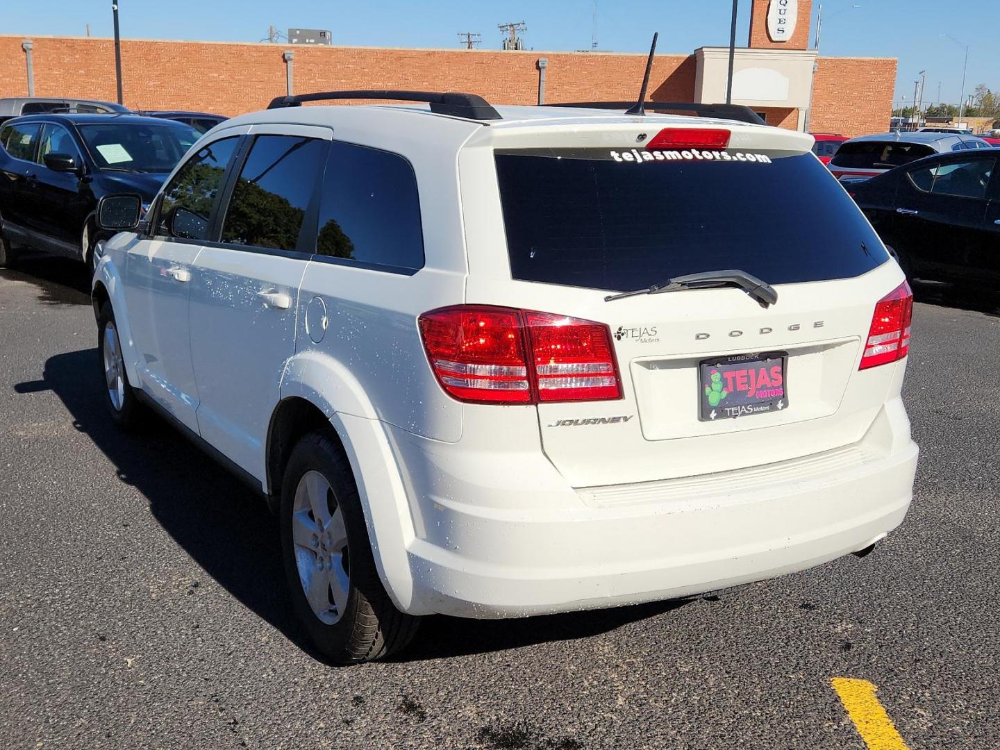 2018 WHITE Dodge Journey SE (3C4PDCAB6JT) with an ENGINE: 2.4L I4 DOHC 16V DUAL VVT engine, located at 4110 Avenue Q, Lubbock, 79412, 33.556553, -101.855820 - Photo#2