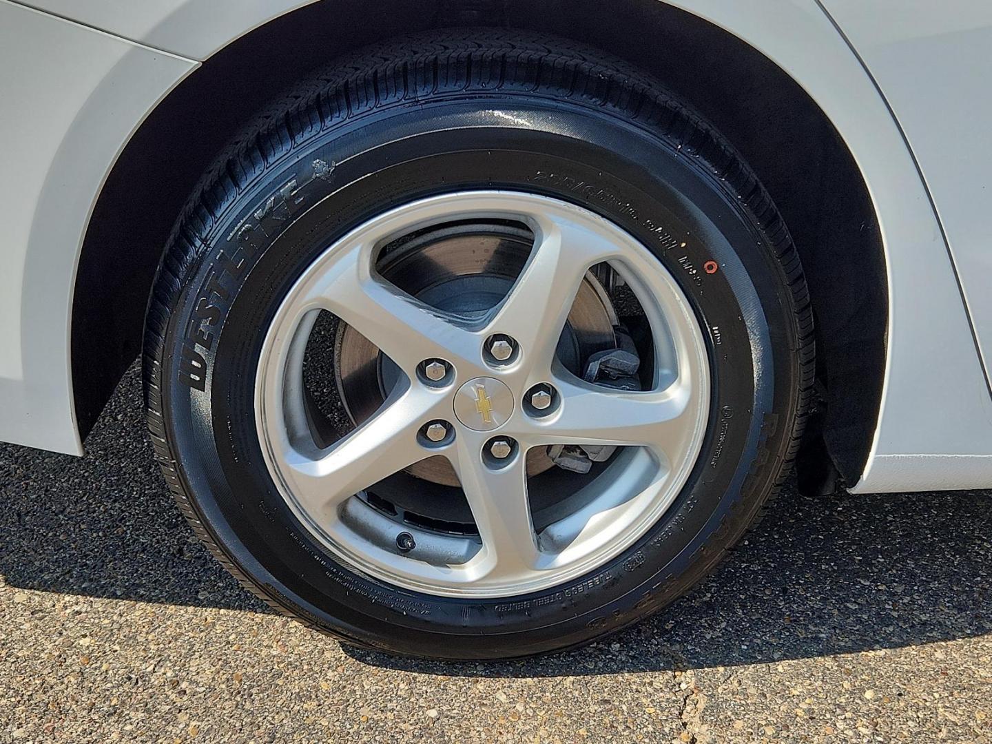 2018 White /Dark Atmosphere/Medium Ash Gray - H1H Chevrolet Malibu LS (1G1ZB5ST4JF) with an ENGINE, 1.5L TURBO DOHC 4-CYLINDER DI engine, located at 4110 Avenue Q, Lubbock, 79412, 33.556553, -101.855820 - 08/23/2023 INSPECTION IN ENVELOPE GOD 08/26/2023 KEY IN ENVELOPE GOD - Photo#4