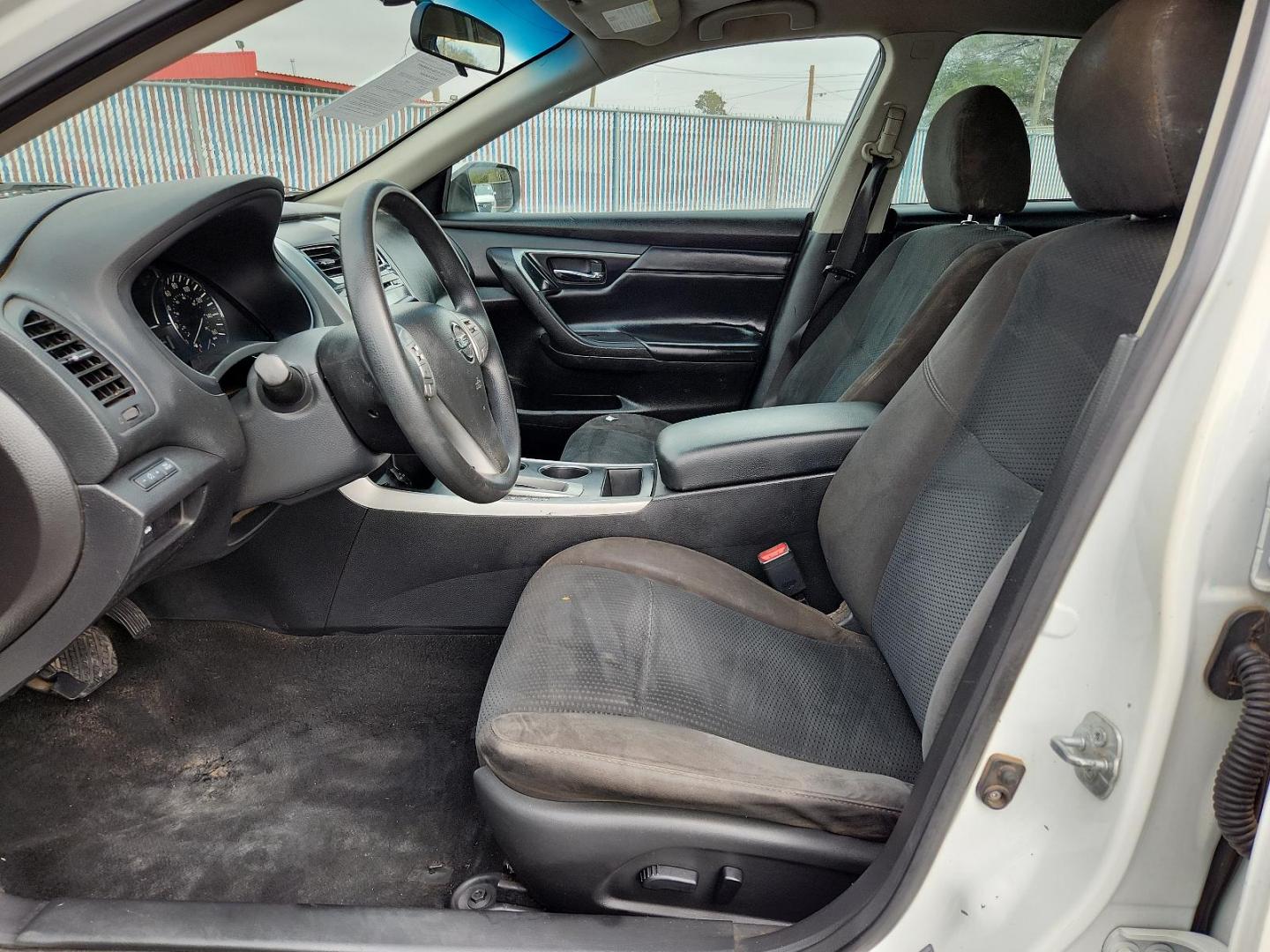 2015 White /Grey Nissan Altima 2.5 S (1N4AL3AP7FN) with an Engine: 2.5L DOHC 16-Valve I-4 engine, located at 4110 Avenue Q, Lubbock, 79412, 33.556553, -101.855820 - 12/04/2024 INSPECTION IN ENVELOPE GOD - Photo#8