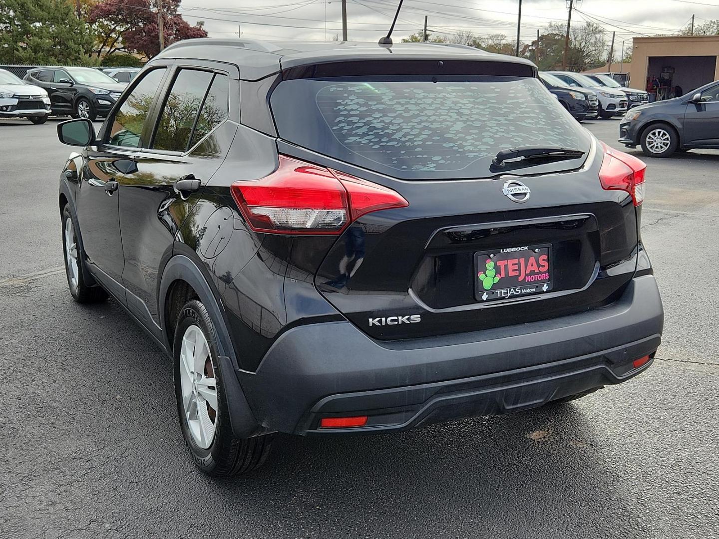 2018 Black /Grey Nissan Kicks S (3N1CP5CU3JL) with an Engine: 1.6L DOHC 16V 4-Cylinder engine, located at 4110 Avenue Q, Lubbock, 79412, 33.556553, -101.855820 - Photo#3