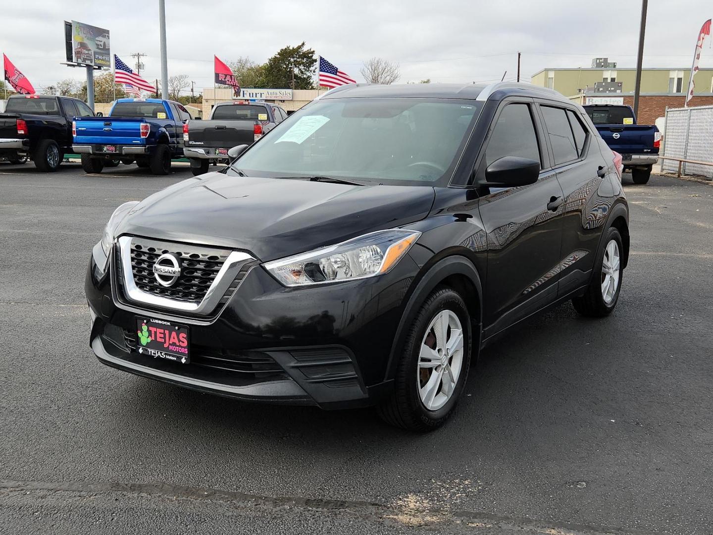 2018 Black /Grey Nissan Kicks S (3N1CP5CU3JL) with an Engine: 1.6L DOHC 16V 4-Cylinder engine, located at 4110 Avenue Q, Lubbock, 79412, 33.556553, -101.855820 - Photo#4