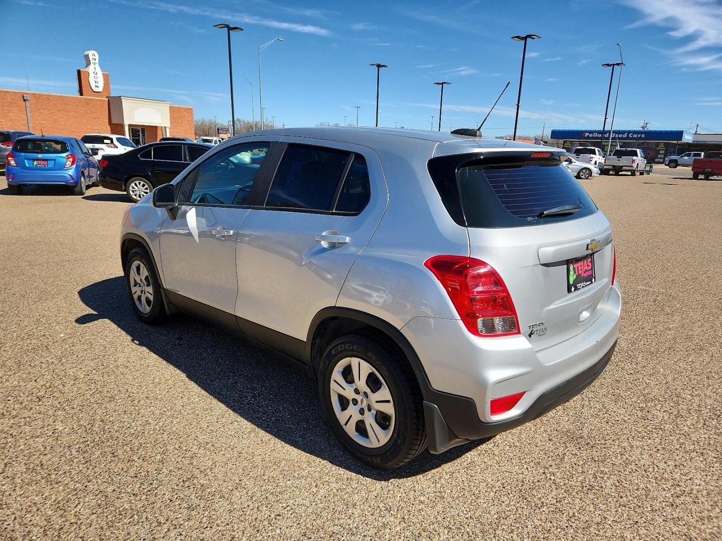 2018 Summit White - GAZ /Jet Black/Light Ash Gray - AFK Chevrolet Trax LS (3GNCJKSB8JL) with an ENGINE, ECOTEC TURBO 1.4L VARIABLE VALVE TIMING DOHC 4-CYLINDER SEQUENTIAL MFI engine, located at 4110 Avenue Q, Lubbock, 79412, 33.556553, -101.855820 - 02/24/2024 key in envelope god 10/03/2024 INSPECTION IN INVENTORY GOD - Photo#2