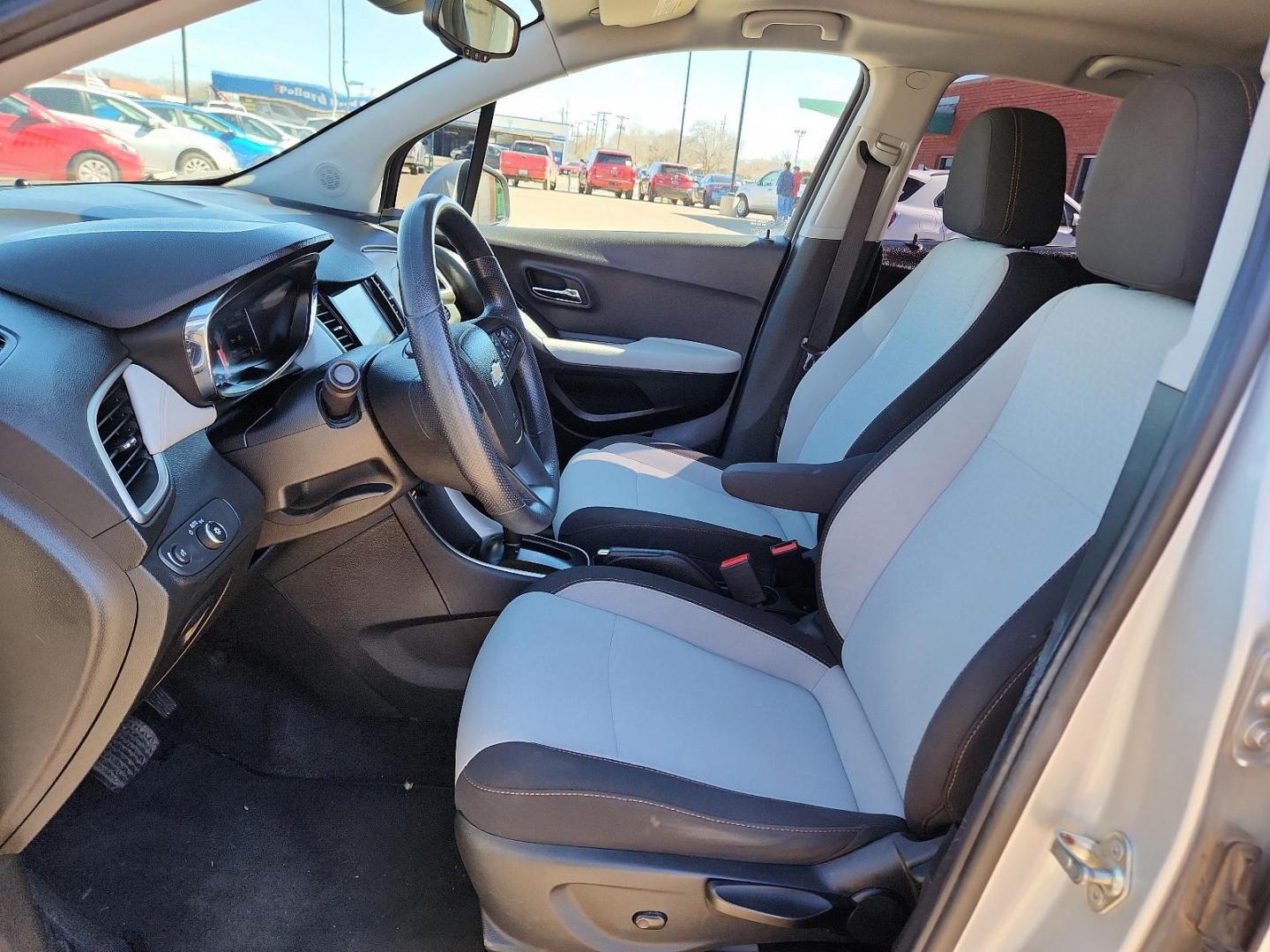 2018 Summit White - GAZ /Jet Black/Light Ash Gray - AFK Chevrolet Trax LS (3GNCJKSB8JL) with an ENGINE, ECOTEC TURBO 1.4L VARIABLE VALVE TIMING DOHC 4-CYLINDER SEQUENTIAL MFI engine, located at 4110 Avenue Q, Lubbock, 79412, 33.556553, -101.855820 - 02/24/2024 key in envelope god 10/03/2024 INSPECTION IN INVENTORY GOD - Photo#6