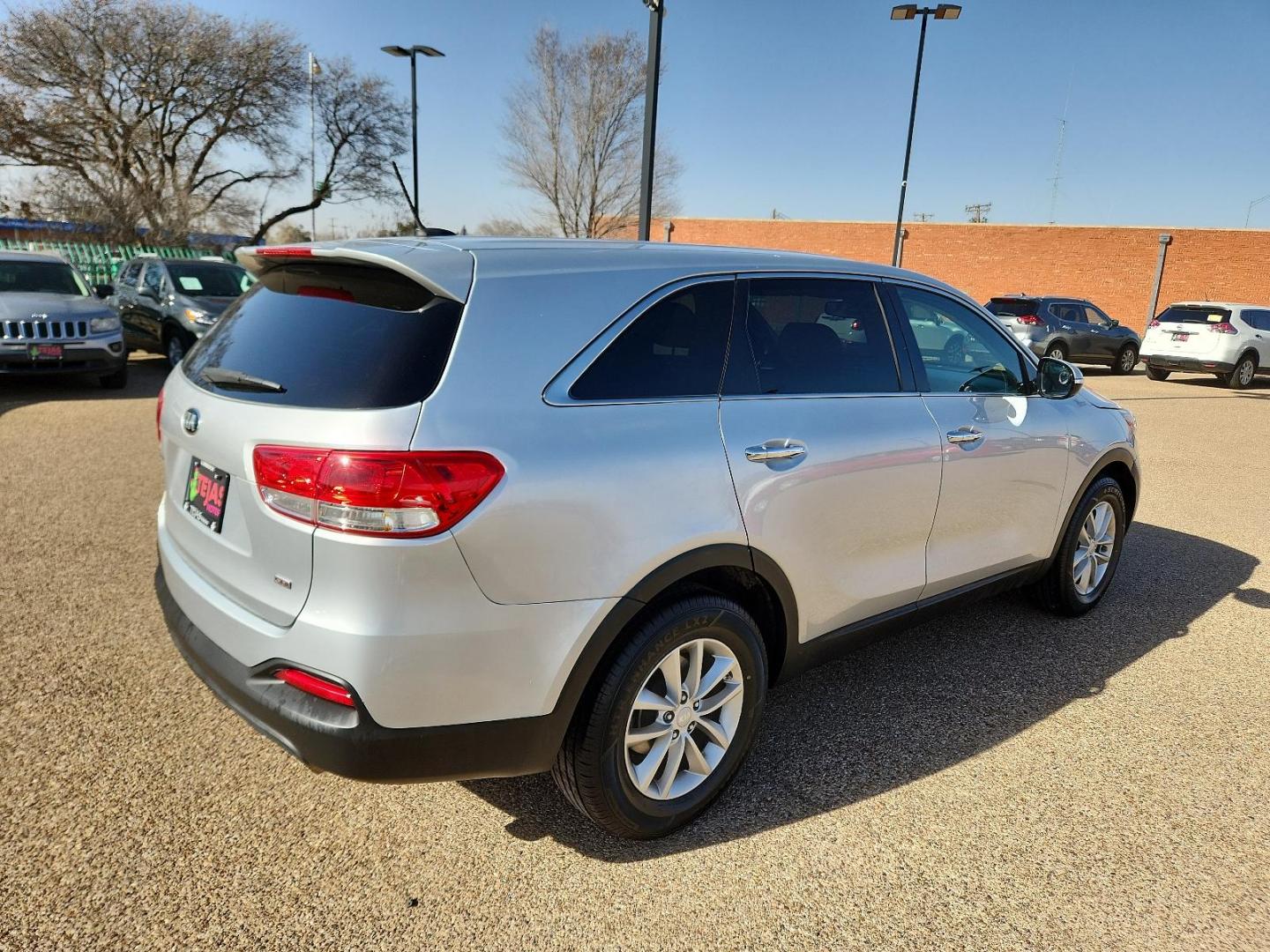 2017 SIVLER Kia Sorento L (5XYPG4A38HG) with an Engine: 2.4L DOHC GDI I4 engine, located at 4110 Avenue Q, Lubbock, 79412, 33.556553, -101.855820 - 02/15/2024 INSPECTION IN ENVELOPE GOD 03/01/2024 KEY IN ENVELOPE GOD - Photo#1