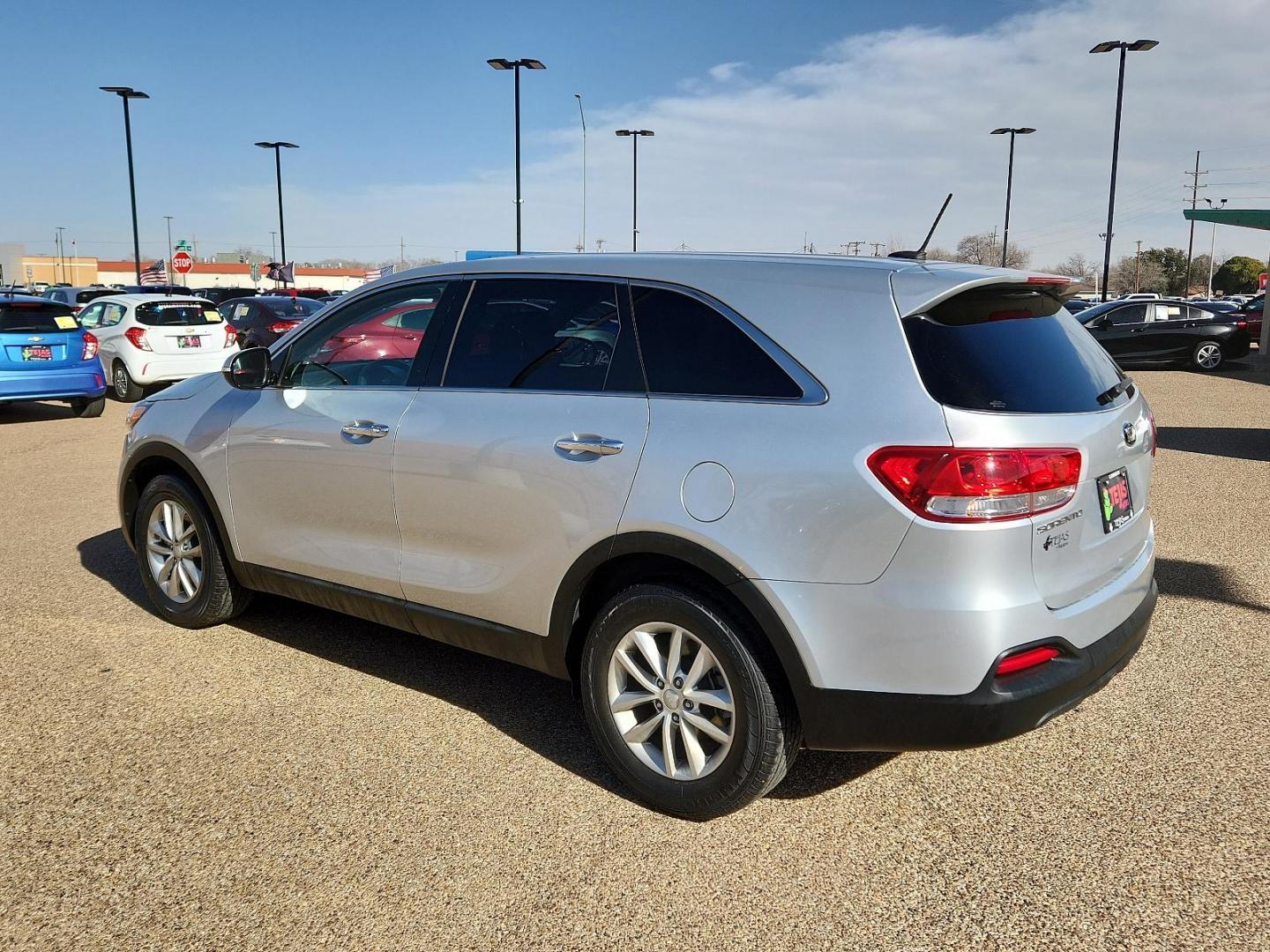 2017 SIVLER Kia Sorento L (5XYPG4A38HG) with an Engine: 2.4L DOHC GDI I4 engine, located at 4110 Avenue Q, Lubbock, 79412, 33.556553, -101.855820 - 02/15/2024 INSPECTION IN ENVELOPE GOD 03/01/2024 KEY IN ENVELOPE GOD - Photo#2