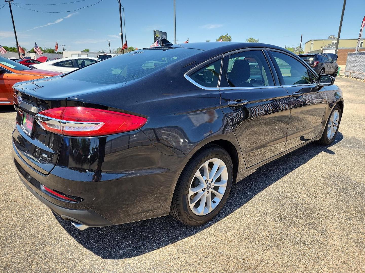 2019 BLACK /Black Ford Fusion SE (3FA6P0HD2KR) with an ENGINE: 1.5L ECOBOOST engine, located at 4110 Avenue Q, Lubbock, 79412, 33.556553, -101.855820 - Photo#3