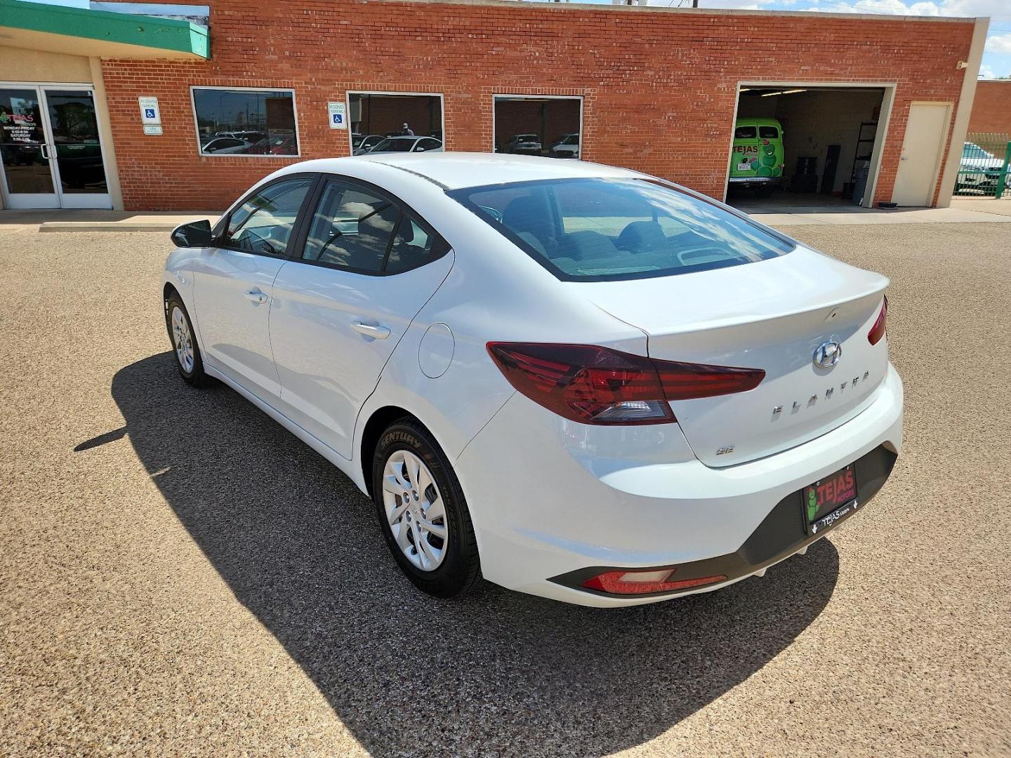 2020 WHITE Hyundai Elantra SE (5NPD74LF0LH) with an Engine: 2.0L DOHC 16V 4-Cylinder D-CVVT MPI engine, located at 4110 Avenue Q, Lubbock, 79412, 33.556553, -101.855820 - 05/11/2024 INSPECTION IN ENVELOPE GOD 05/15/2024 KEY IN ENVELOPE GOD - Photo#2