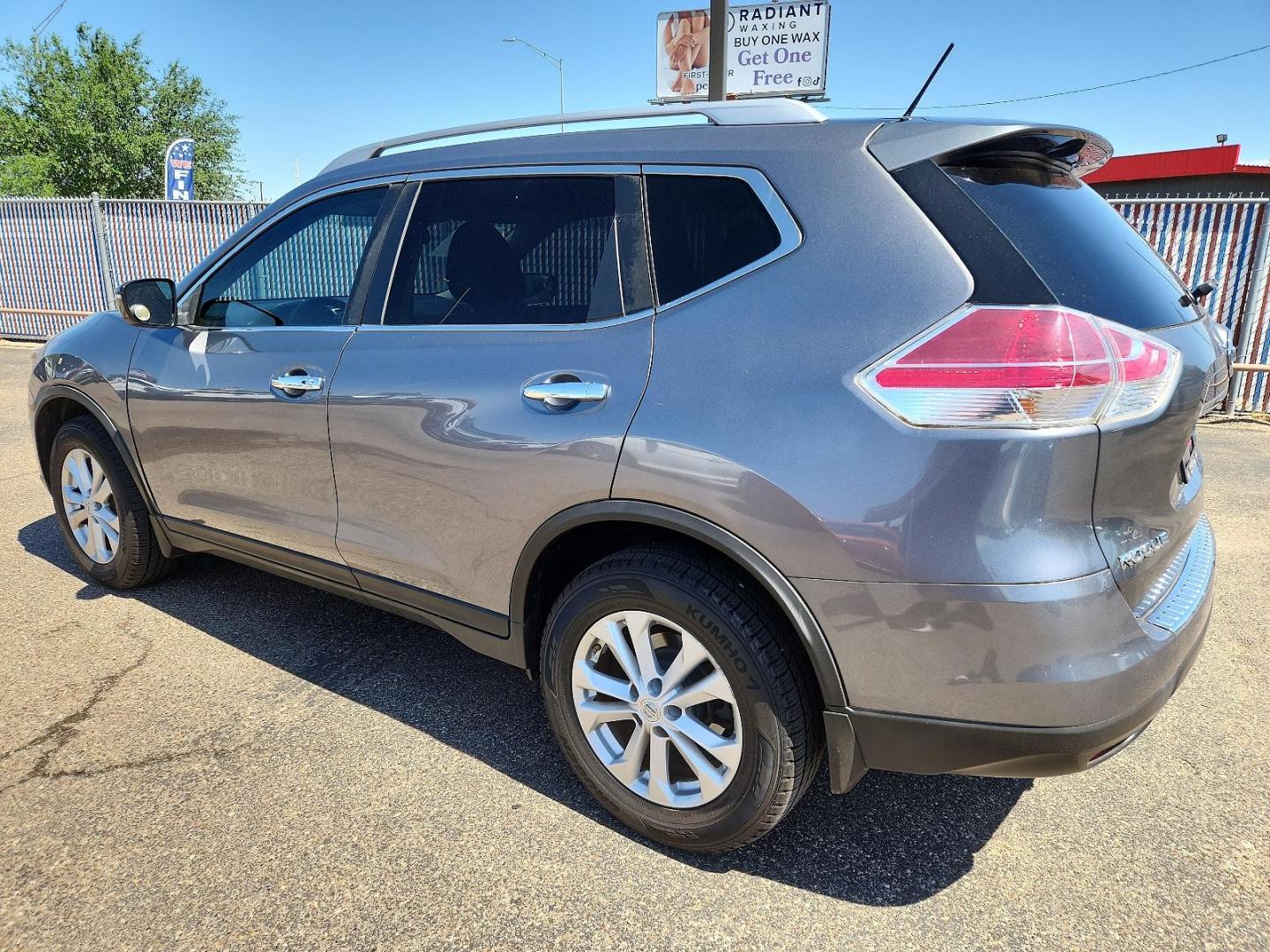 2016 GRAY /Grey Nissan Rogue SV (KNMAT2MT7GP) with an Engine: 2.5L DOHC 16-Valve I4 -inc: ECO mode engine, located at 4110 Avenue Q, Lubbock, 79412, 33.556553, -101.855820 - Photo#2