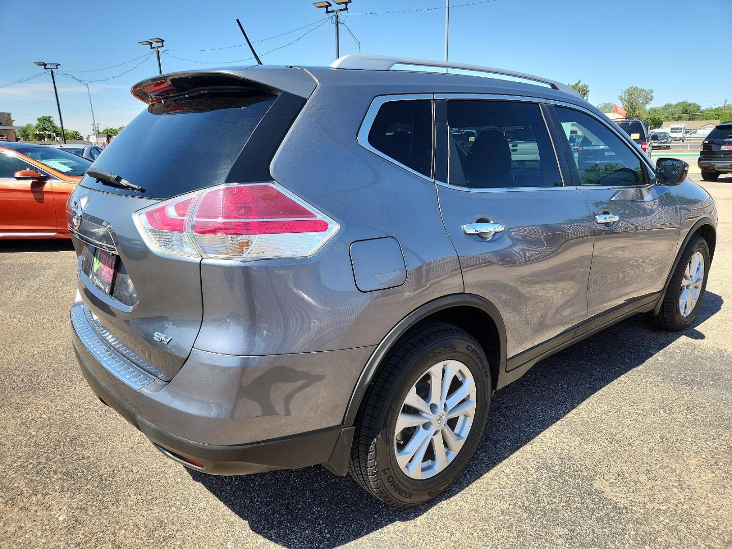 2016 GRAY /Grey Nissan Rogue SV (KNMAT2MT7GP) with an Engine: 2.5L DOHC 16-Valve I4 -inc: ECO mode engine, located at 4110 Avenue Q, Lubbock, 79412, 33.556553, -101.855820 - Photo#3