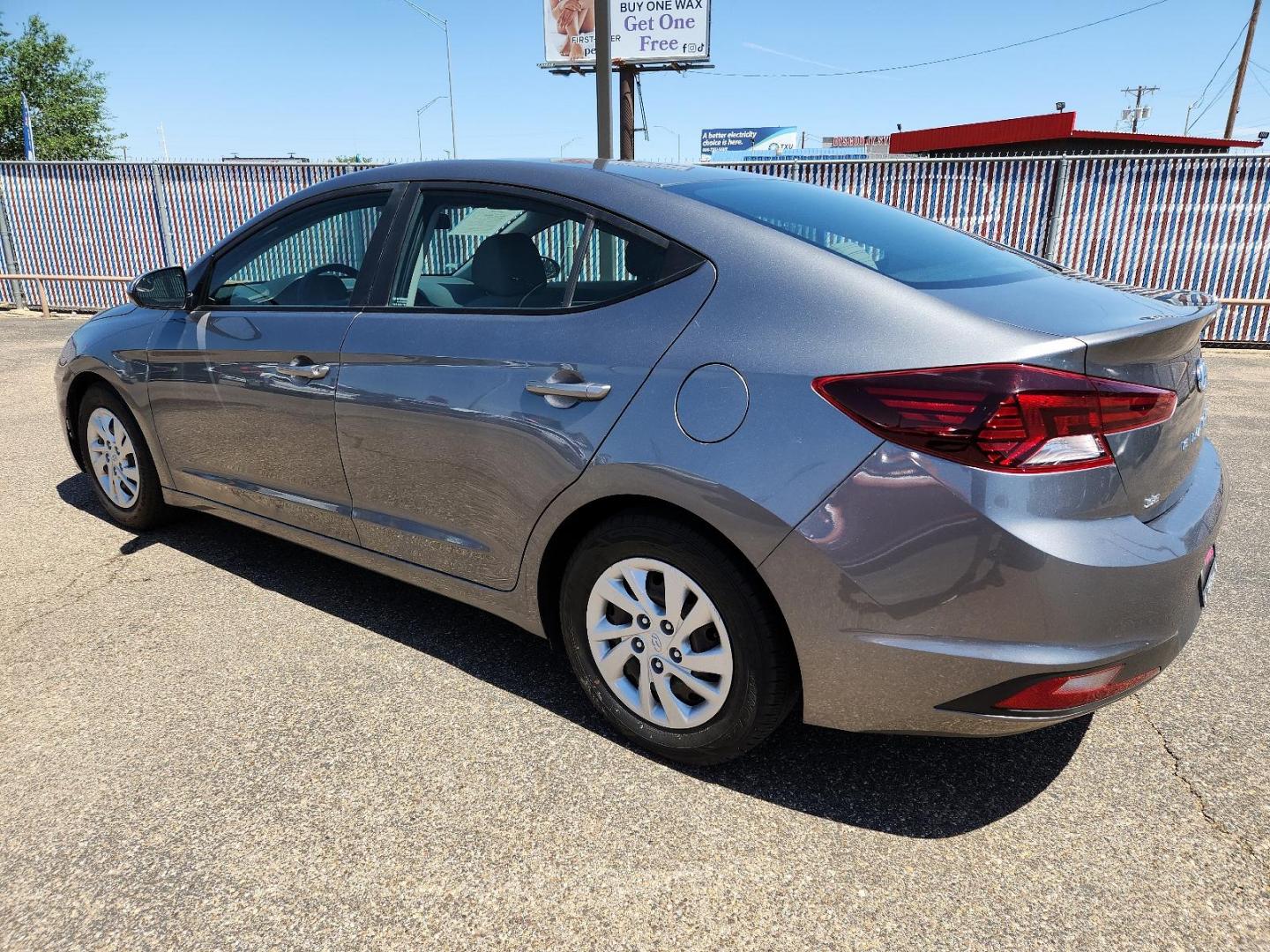 2019 GRAY /Grey Hyundai Elantra SE (5NPD74LFXKH) with an Engine: 2.0L DOHC 16V 4-Cylinder D-CVVT MPI engine, located at 4110 Avenue Q, Lubbock, 79412, 33.556553, -101.855820 - 04/25/2024 inspection in envelope god - Photo#2