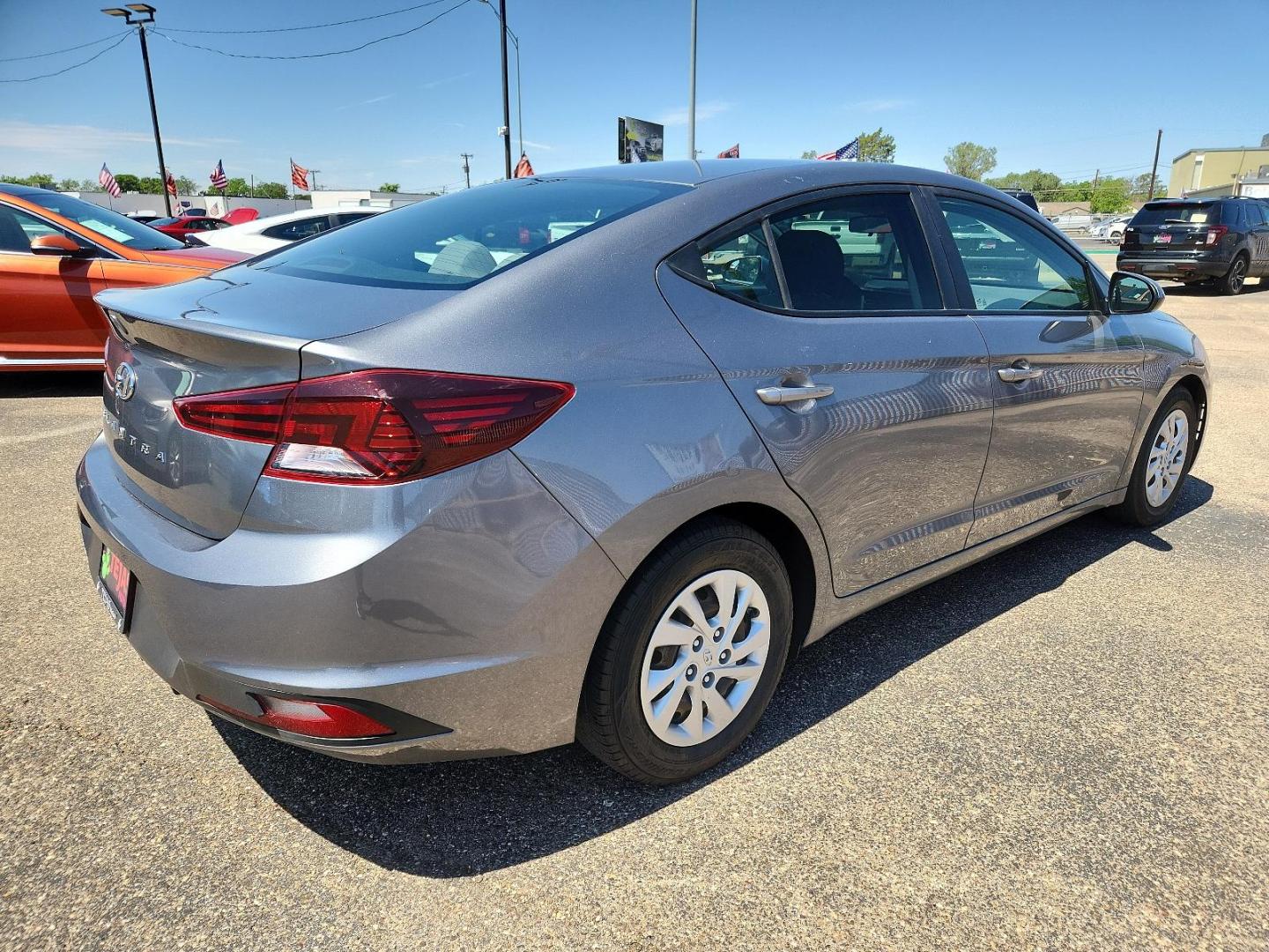 2019 GRAY /Grey Hyundai Elantra SE (5NPD74LFXKH) with an Engine: 2.0L DOHC 16V 4-Cylinder D-CVVT MPI engine, located at 4110 Avenue Q, Lubbock, 79412, 33.556553, -101.855820 - 04/25/2024 inspection in envelope god - Photo#3