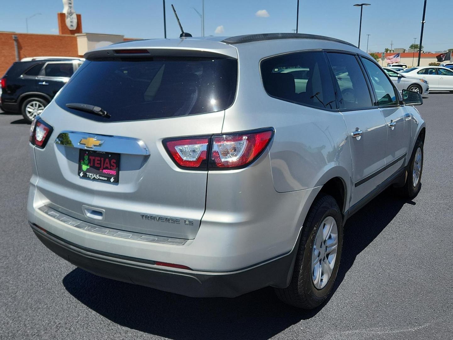 2015 SILVER Chevrolet Traverse LS (1GNKRFED8FJ) with an ENGINE, 3.6L SIDI V6 engine, located at 4110 Avenue Q, Lubbock, 79412, 33.556553, -101.855820 - 06/14/2024INSPECTION IN ENVELOPE GOD 06/25/2024 key in envelope god - Photo#3