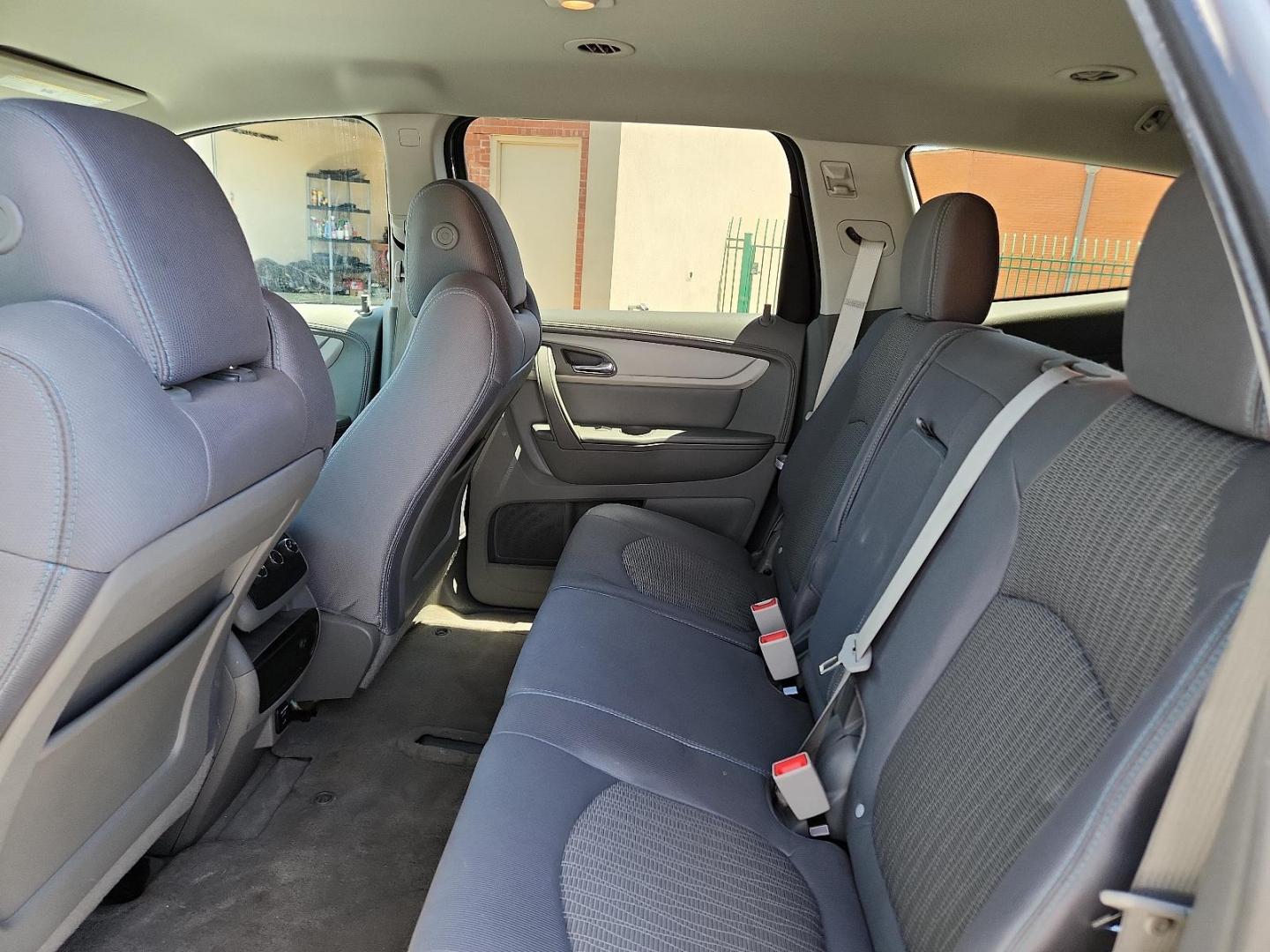 2015 SILVER Chevrolet Traverse LS (1GNKRFED8FJ) with an ENGINE, 3.6L SIDI V6 engine, located at 4110 Avenue Q, Lubbock, 79412, 33.556553, -101.855820 - 06/14/2024INSPECTION IN ENVELOPE GOD 06/25/2024 key in envelope god - Photo#4