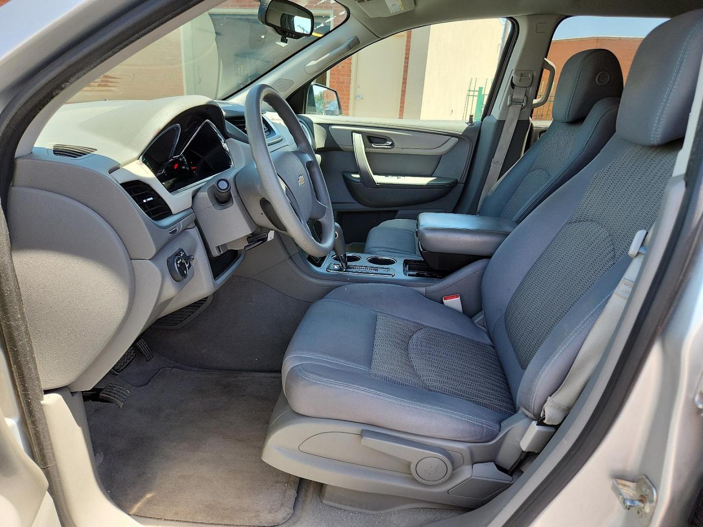 2015 SILVER Chevrolet Traverse LS (1GNKRFED8FJ) with an ENGINE, 3.6L SIDI V6 engine, located at 4110 Avenue Q, Lubbock, 79412, 33.556553, -101.855820 - 06/14/2024INSPECTION IN ENVELOPE GOD 06/25/2024 key in envelope god - Photo#6