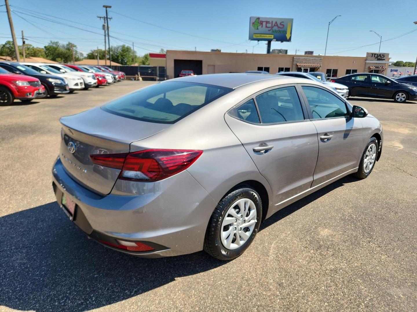 2020 GRAY Hyundai Elantra SE (KMHD74LFXLU) with an Engine: 2.0L DOHC 16V 4-Cylinder D-CVVT MPI engine, located at 4110 Avenue Q, Lubbock, 79412, 33.556553, -101.855820 - 06/29/2024 INSPECTION IN ENVELOPE GOD 07/03/2024 KEY IN ENVELOPE GOD - Photo#1