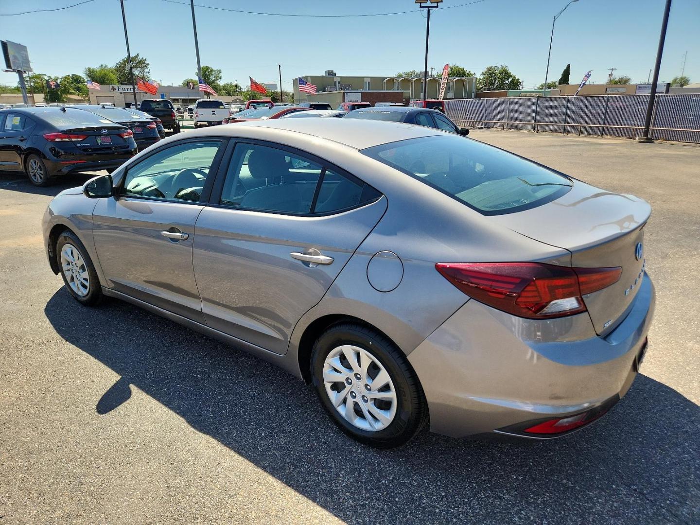 2020 GRAY Hyundai Elantra SE (KMHD74LFXLU) with an Engine: 2.0L DOHC 16V 4-Cylinder D-CVVT MPI engine, located at 4110 Avenue Q, Lubbock, 79412, 33.556553, -101.855820 - 06/29/2024 INSPECTION IN ENVELOPE GOD 07/03/2024 KEY IN ENVELOPE GOD - Photo#2