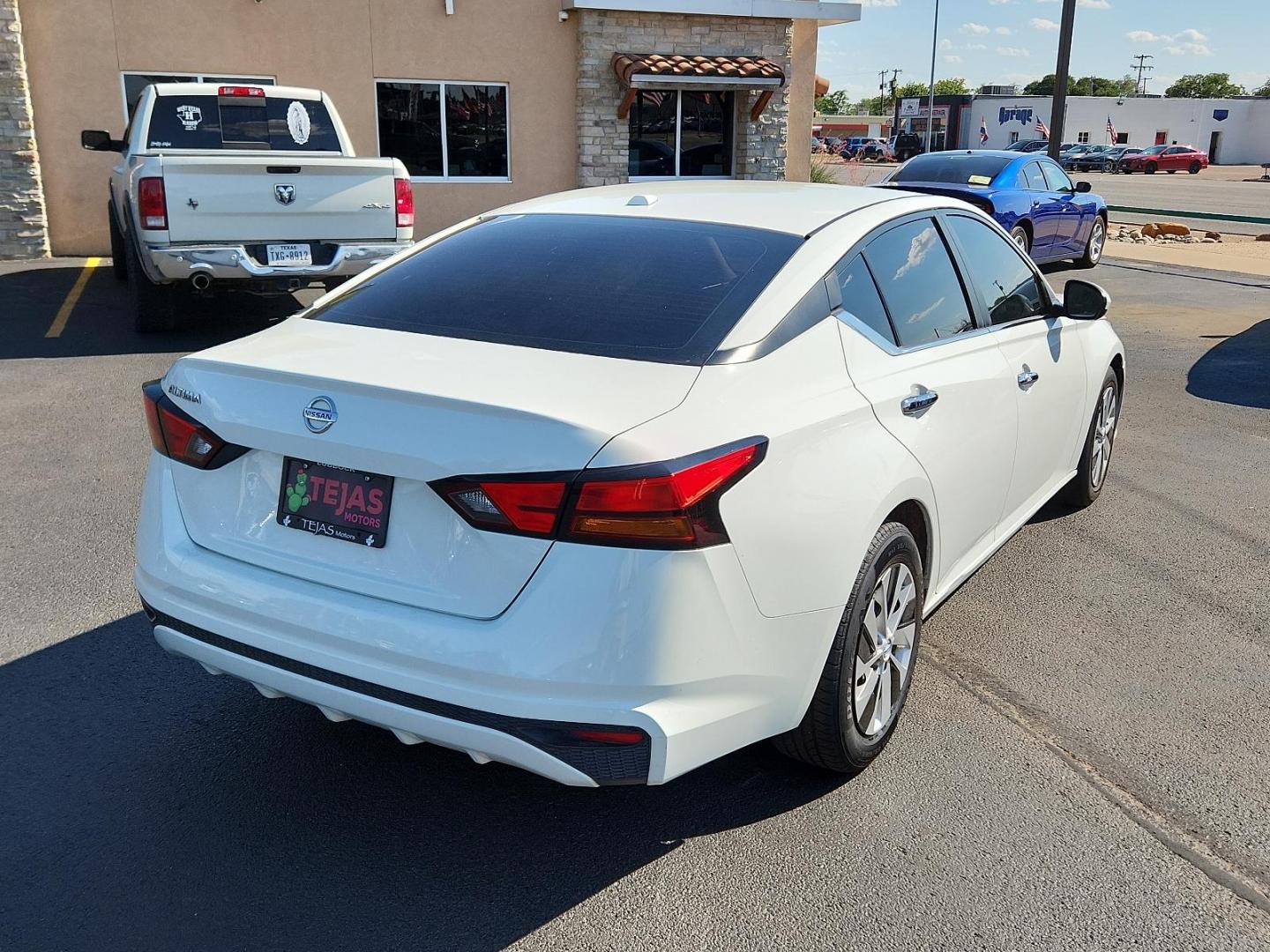 2020 WHITE Nissan Altima 2.5 S (1N4BL4BV3LC) with an Engine: 2.5L DOHC 16-Valve 4-Cylinder engine, located at 4110 Avenue Q, Lubbock, 79412, 33.556553, -101.855820 - 06/22/2024 KEY IN ENVELOPE GOD 06/29/2024 INSPECTION IN ENVELOPE GOD - Photo#1