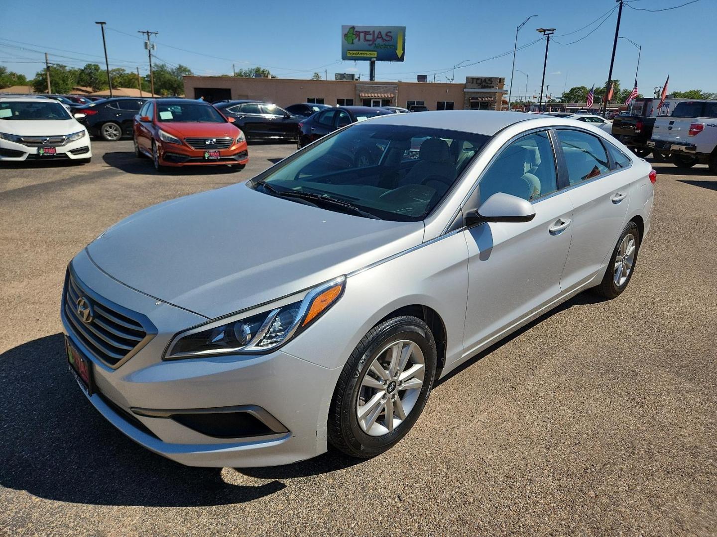 2017 SILVER Hyundai Sonata 2.4L (5NPE24AF1HH) with an Engine: 2.4L GDI 4-Cylinder engine, located at 4110 Avenue Q, Lubbock, 79412, 33.556553, -101.855820 - 06/22/2024 KEY IN ENVELOPE GOD 06/29/2024 INSPECTION IN ENVELOPE GOD - Photo#3