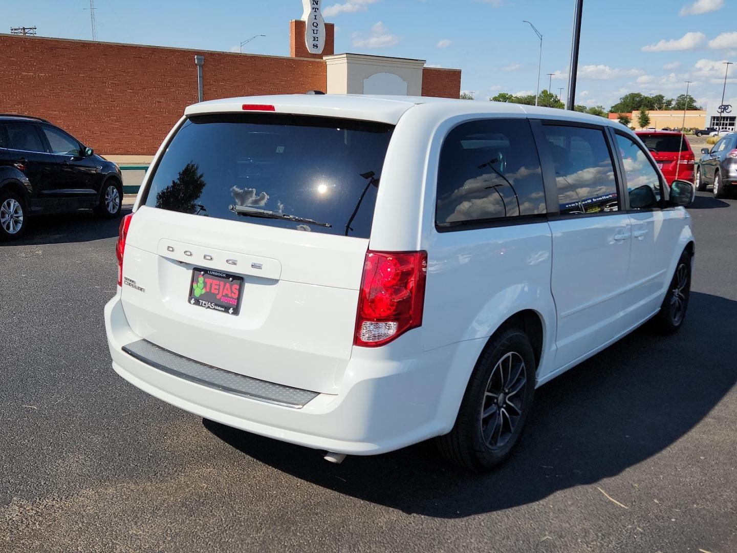 2016 WHITE Dodge Grand Caravan SXT Plus (2C4RDGCG7GR) with an ENGINE: 3.6L V6 24V VVT FLEXFUEL engine, located at 4110 Avenue Q, Lubbock, 79412, 33.556553, -101.855820 - 06/06/2024 KEY IN ENVELOPE GOD 06/29/2024 INSPECTION IN ENVELOPE GOD - Photo#1