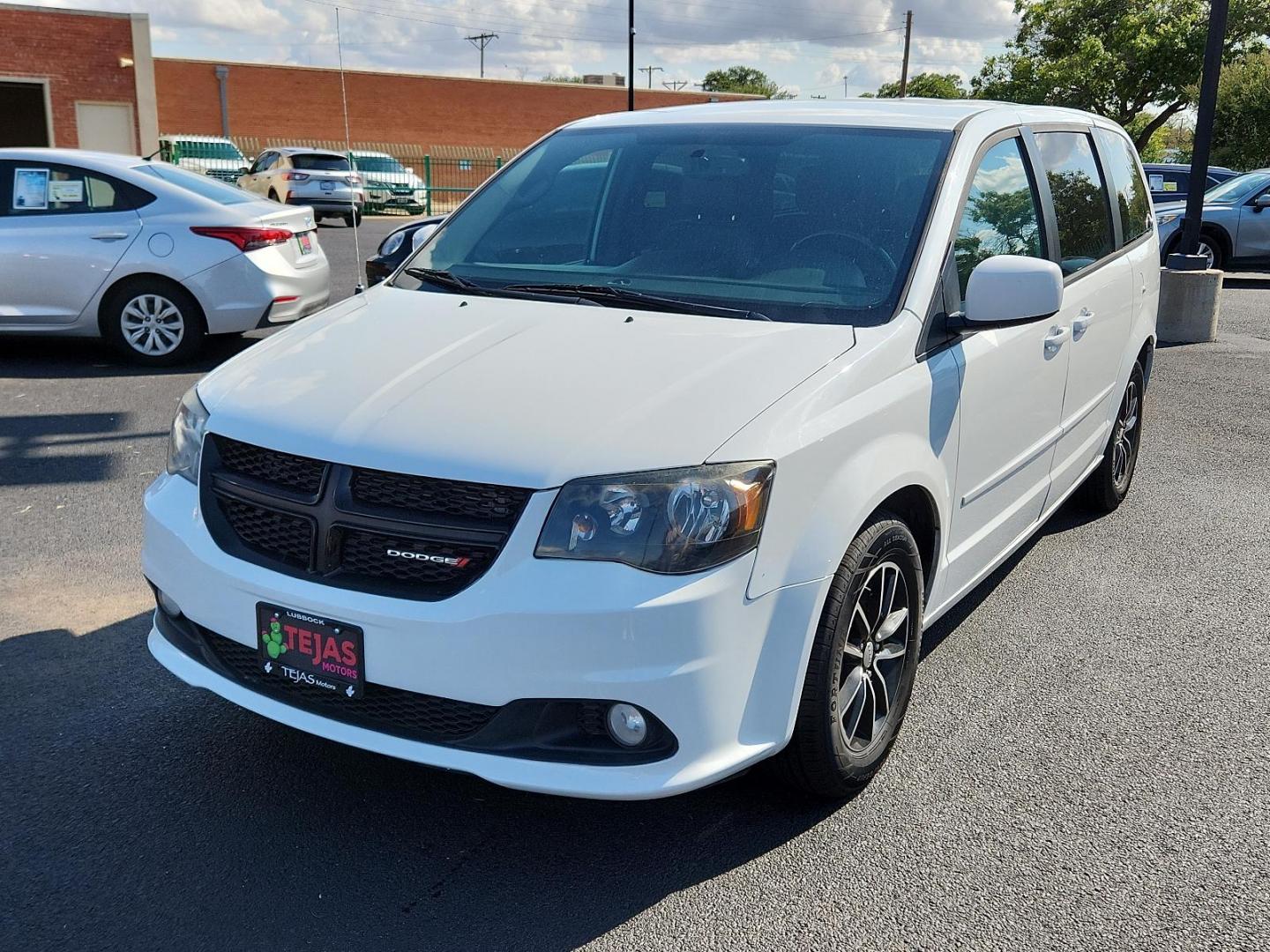 2016 WHITE Dodge Grand Caravan SXT Plus (2C4RDGCG7GR) with an ENGINE: 3.6L V6 24V VVT FLEXFUEL engine, located at 4110 Avenue Q, Lubbock, 79412, 33.556553, -101.855820 - 06/06/2024 KEY IN ENVELOPE GOD 06/29/2024 INSPECTION IN ENVELOPE GOD - Photo#2