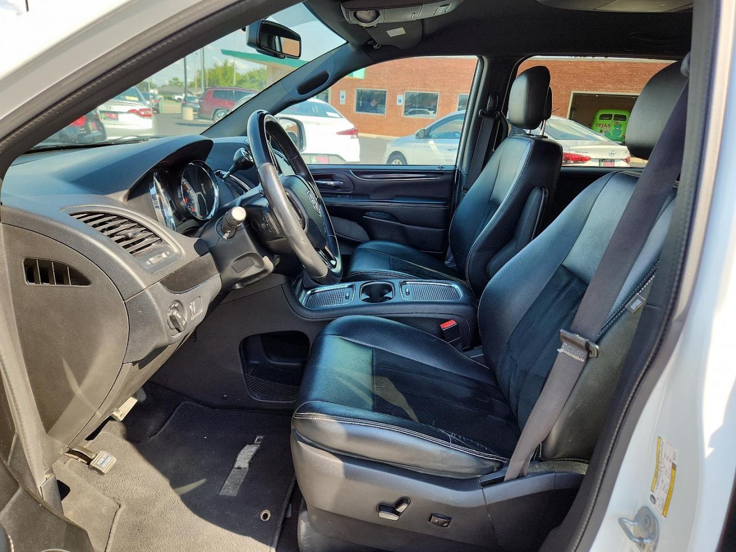 2016 WHITE Dodge Grand Caravan SXT Plus (2C4RDGCG7GR) with an ENGINE: 3.6L V6 24V VVT FLEXFUEL engine, located at 4110 Avenue Q, Lubbock, 79412, 33.556553, -101.855820 - 06/06/2024 KEY IN ENVELOPE GOD 06/29/2024 INSPECTION IN ENVELOPE GOD - Photo#6