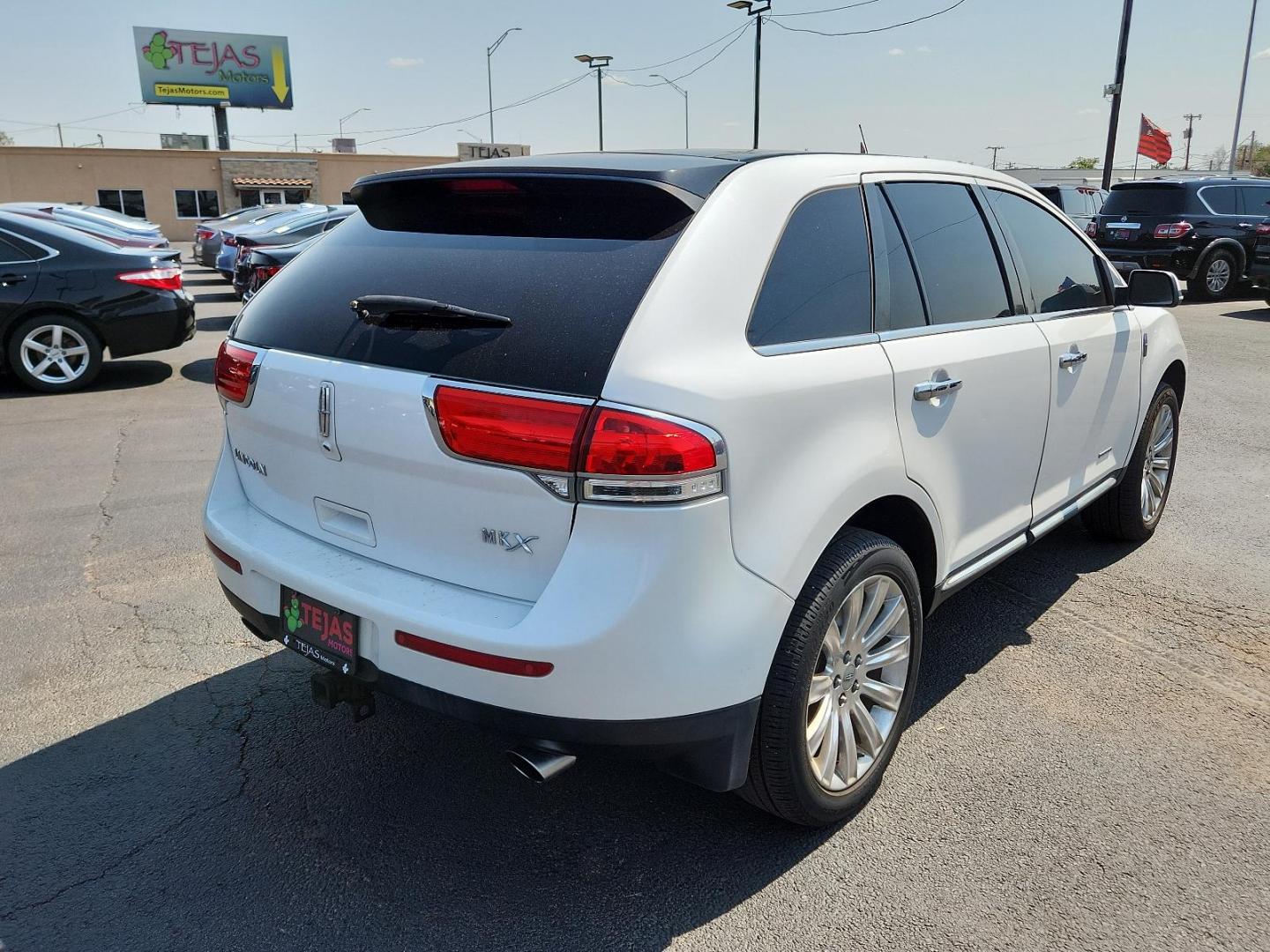 2013 WHITE Lincoln MKX FWD (2LMDJ6JK5DB) with an 3.7L TI-VCT V6 ENGINE engine, located at 4110 Avenue Q, Lubbock, 79412, 33.556553, -101.855820 - Photo#1