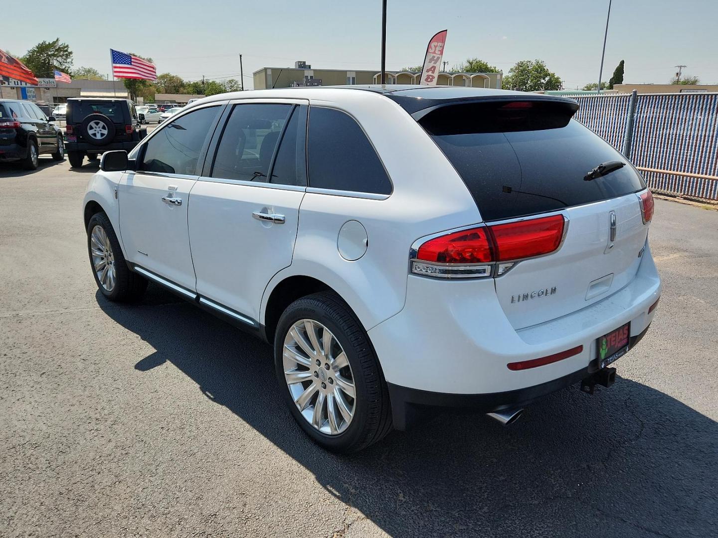 2013 WHITE Lincoln MKX FWD (2LMDJ6JK5DB) with an 3.7L TI-VCT V6 ENGINE engine, located at 4110 Avenue Q, Lubbock, 79412, 33.556553, -101.855820 - Photo#2