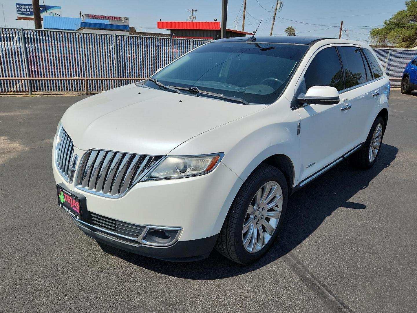 2013 WHITE Lincoln MKX FWD (2LMDJ6JK5DB) with an 3.7L TI-VCT V6 ENGINE engine, located at 4110 Avenue Q, Lubbock, 79412, 33.556553, -101.855820 - Photo#3