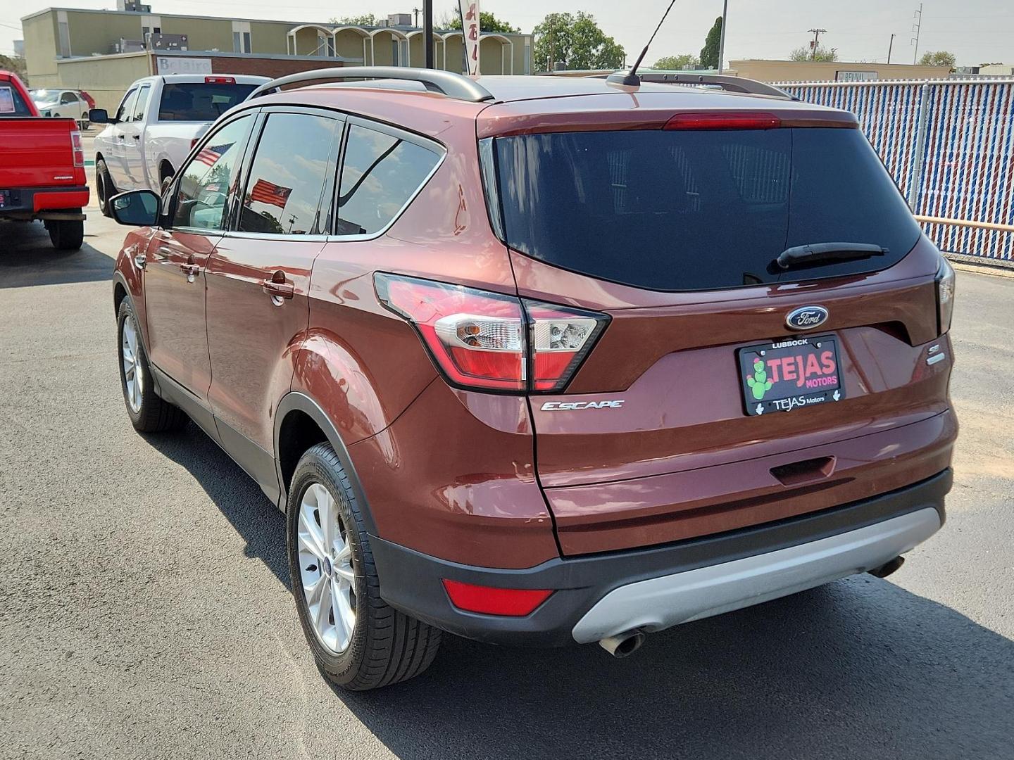 2018 RED Ford Escape SE (1FMCU0GD8JU) with an ENGINE: 1.5L ECOBOOST engine, located at 4110 Avenue Q, Lubbock, 79412, 33.556553, -101.855820 - 07/09/2024 KEY IN ENVELOPE GOD 07/13/2024 INSPECTION IN ENVELOPE GOD - Photo#2