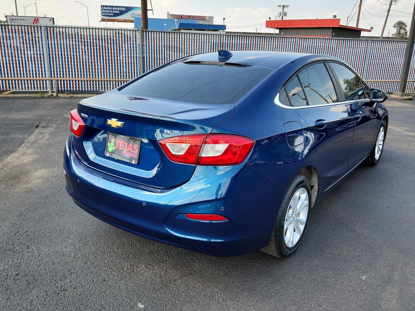 2019 BLUE Chevrolet Cruze LT (1G1BE5SMXK7) with an ENGINE, 1.4L TURBO DOHC 4-CYLINDER DI engine, located at 4110 Avenue Q, Lubbock, 79412, 33.556553, -101.855820 - Photo#1