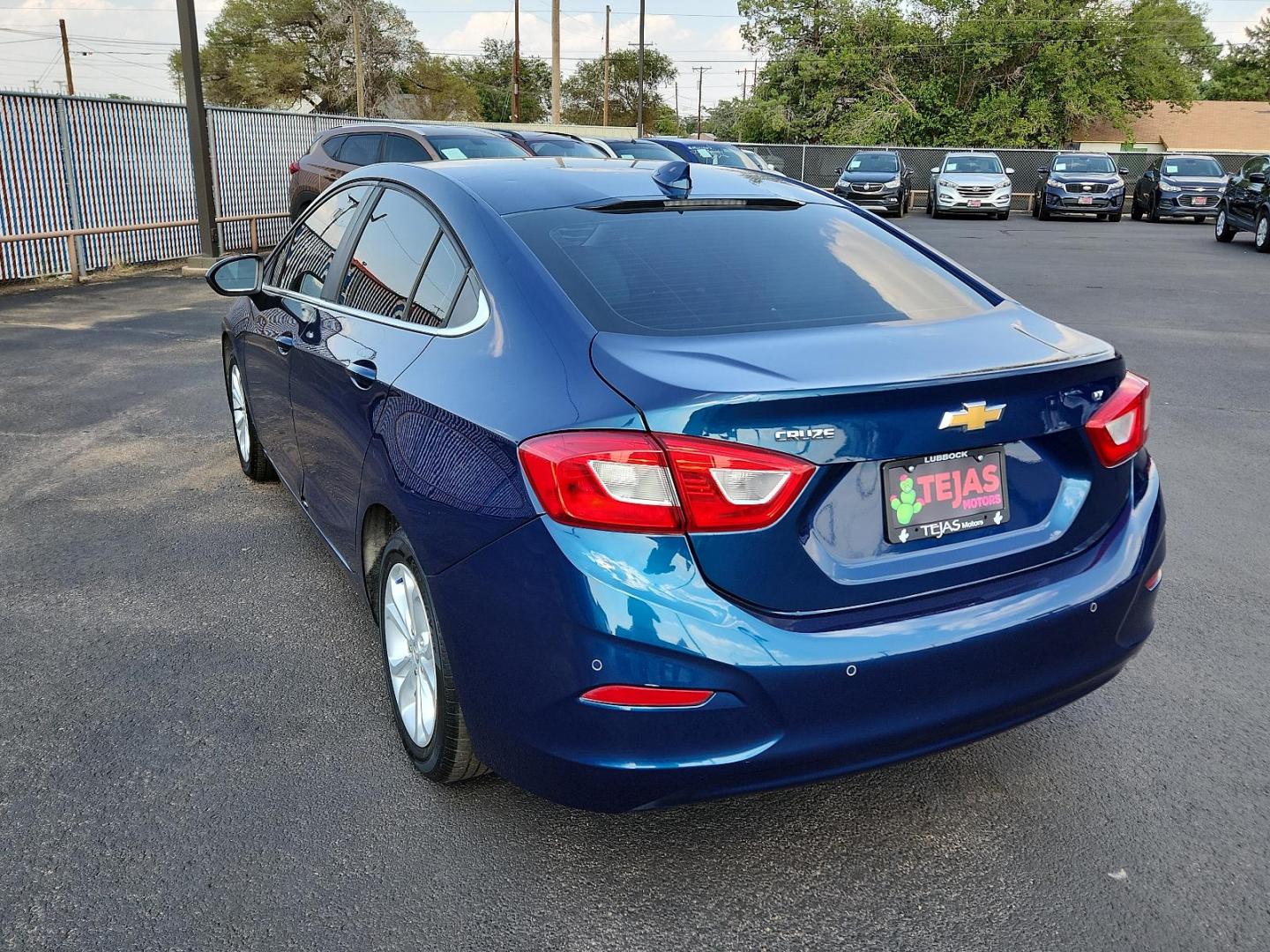 2019 BLUE Chevrolet Cruze LT (1G1BE5SMXK7) with an ENGINE, 1.4L TURBO DOHC 4-CYLINDER DI engine, located at 4110 Avenue Q, Lubbock, 79412, 33.556553, -101.855820 - Photo#2