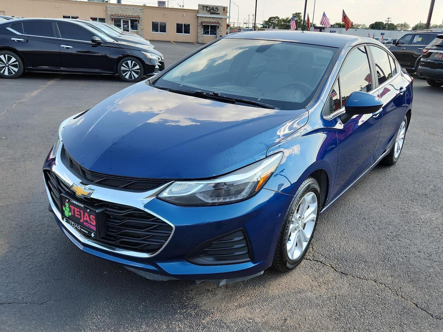 2019 BLUE Chevrolet Cruze LT (1G1BE5SMXK7) with an ENGINE, 1.4L TURBO DOHC 4-CYLINDER DI engine, located at 4110 Avenue Q, Lubbock, 79412, 33.556553, -101.855820 - Photo#3