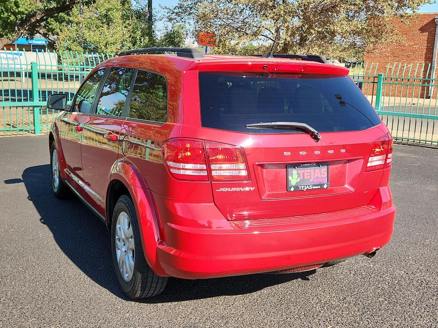 2018 RED Dodge Journey SE (3C4PDCAB8JT) with an ENGINE: 2.4L I4 DOHC 16V DUAL VVT engine, located at 4110 Avenue Q, Lubbock, 79412, 33.556553, -101.855820 - 08/17/2024 KEY IN ENVELOPE GOD - Photo#2