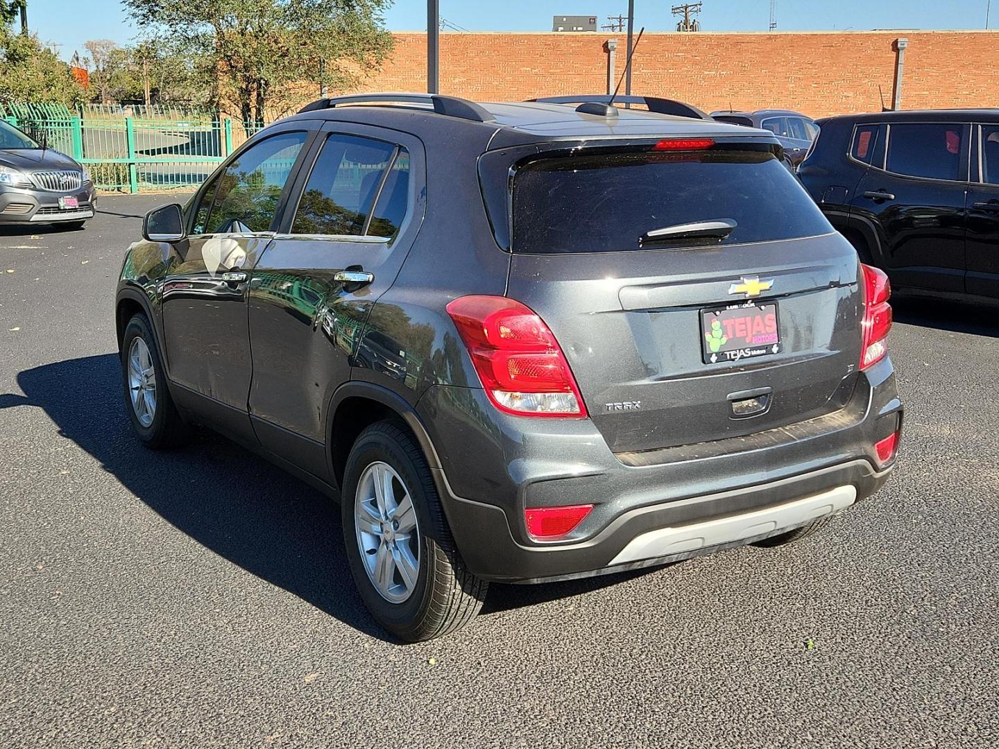 2018 GRAY Chevrolet Trax LT (KL7CJLSB0JB) with an ENGINE, ECOTEC TURBO 1.4L VARIABLE VALVE TIMING DOHC 4-CYLINDER SEQUENTIAL MFI engine, located at 4110 Avenue Q, Lubbock, 79412, 33.556553, -101.855820 - Photo#2