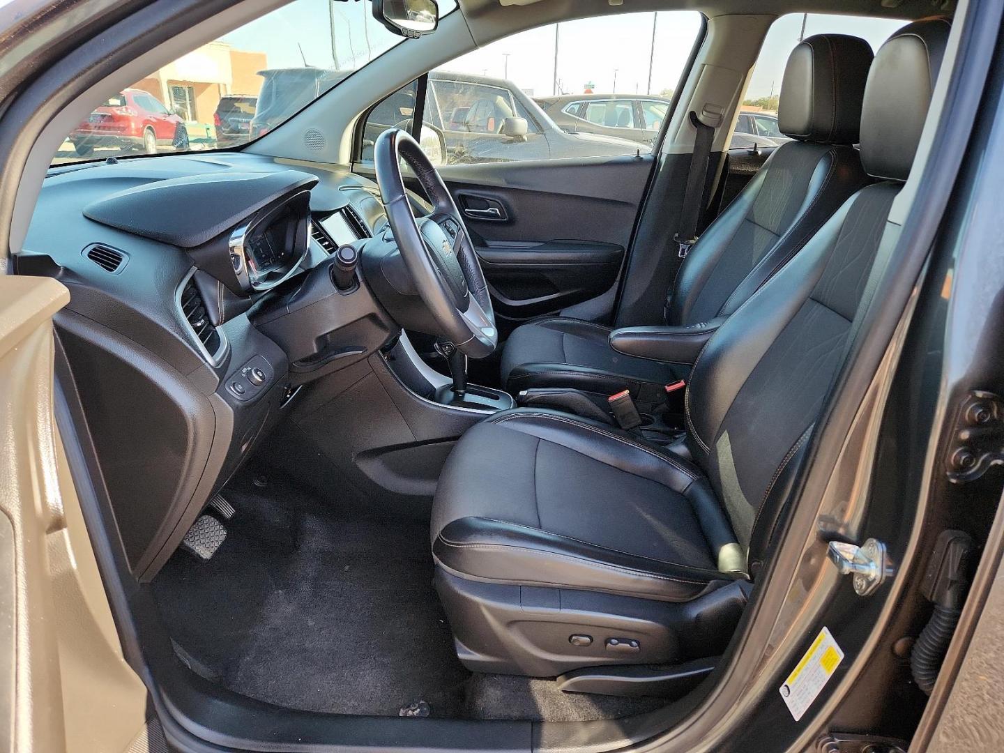 2018 GRAY Chevrolet Trax LT (KL7CJLSB0JB) with an ENGINE, ECOTEC TURBO 1.4L VARIABLE VALVE TIMING DOHC 4-CYLINDER SEQUENTIAL MFI engine, located at 4110 Avenue Q, Lubbock, 79412, 33.556553, -101.855820 - Photo#6