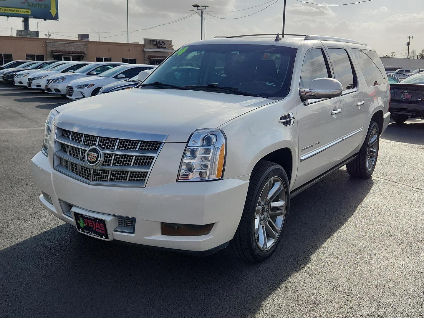 2014 WHITE Cadillac Escalade ESV Platinum (1GYS4KEF6ER) with an ENGINE, VORTEC 6.2L VARIABLE VALVE TIMING V8 SFI, ACTIVE FUEL MANAGEMENT, WITH E85 FLEXFUEL CAPABILITY engine, located at 4110 Avenue Q, Lubbock, 79412, 33.556553, -101.855820 - 10/11/2024 INSPECTION IN ENVELOPE GOD 10/12/2024 KEY IN ENVELOPE GOD - Photo#3