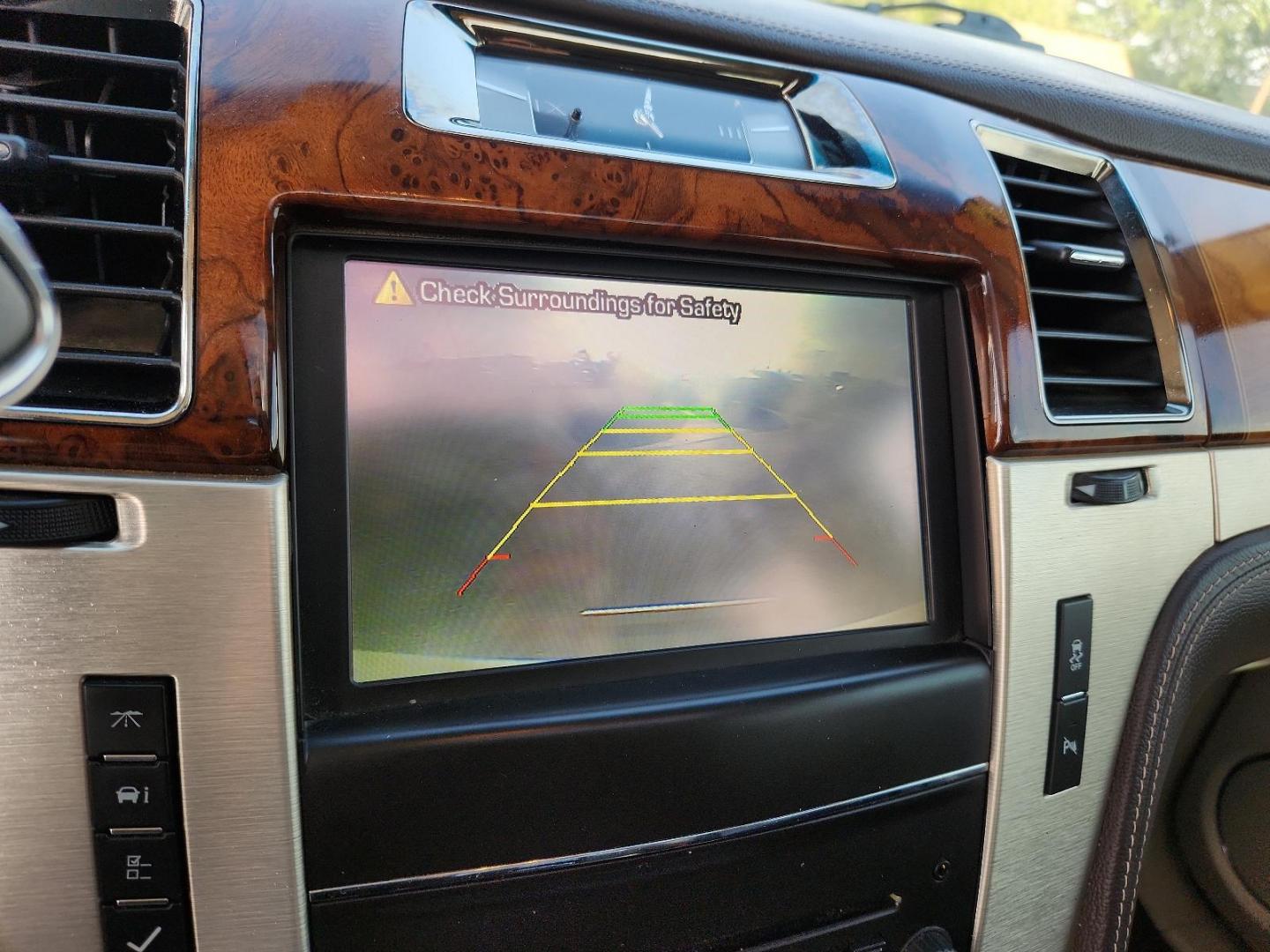 2014 WHITE Cadillac Escalade ESV Platinum (1GYS4KEF6ER) with an ENGINE, VORTEC 6.2L VARIABLE VALVE TIMING V8 SFI, ACTIVE FUEL MANAGEMENT, WITH E85 FLEXFUEL CAPABILITY engine, located at 4110 Avenue Q, Lubbock, 79412, 33.556553, -101.855820 - 10/11/2024 INSPECTION IN ENVELOPE GOD 10/12/2024 KEY IN ENVELOPE GOD - Photo#7