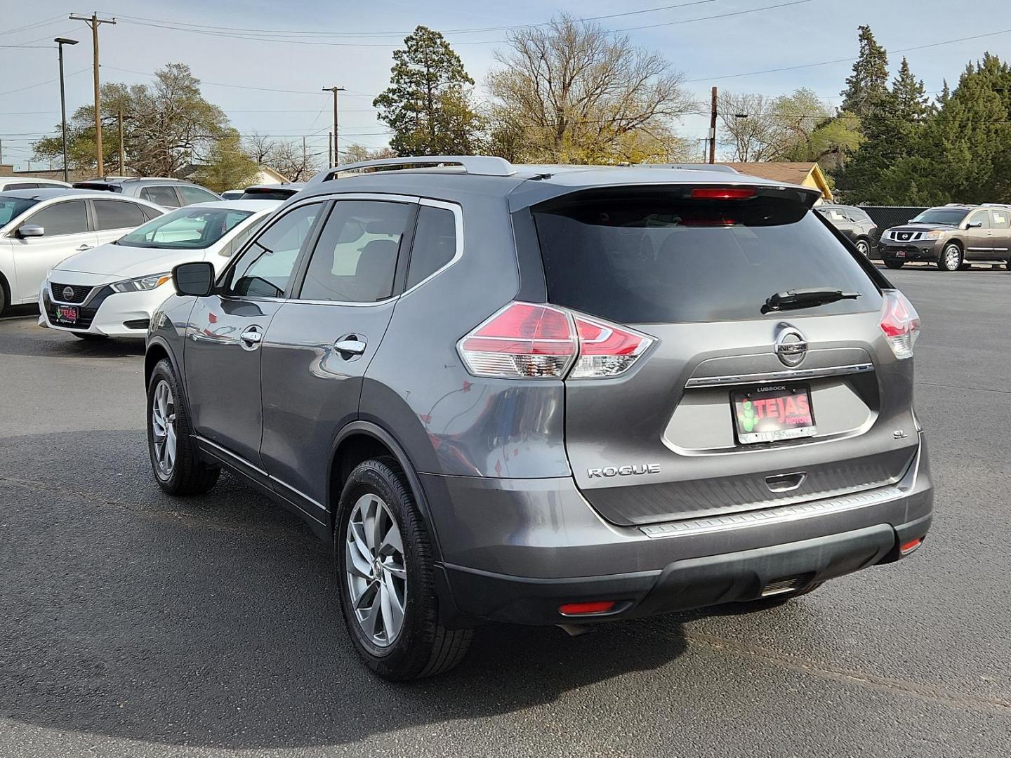 2015 GRAY Nissan Rogue SL (5N1AT2MT1FC) with an Engine: 2.5L DOHC 16-Valve I4 -inc: ECO mode engine, located at 4110 Avenue Q, Lubbock, 79412, 33.556553, -101.855820 - Photo#2