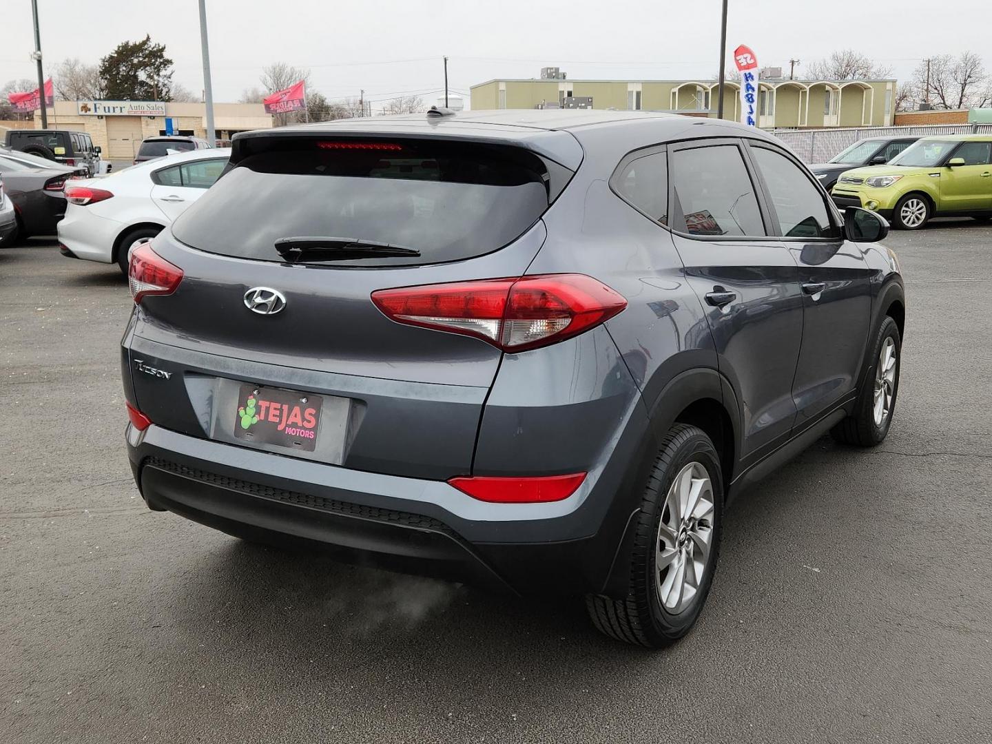 2016 GRAY Hyundai Tucson SE (KM8J23A44GU) with an Engine: 2.0L DOHC 16V I4 w/CVVT MPI engine, located at 4110 Avenue Q, Lubbock, 79412, 33.556553, -101.855820 - 02/20/2025 KEY IN ENVELOPE GOD - Photo#1