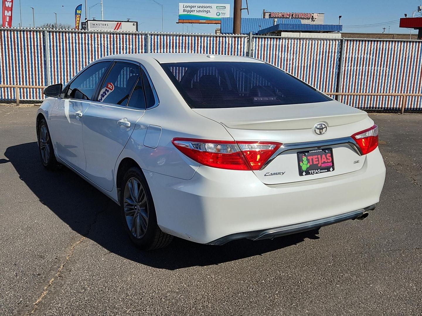 2015 WHITE Toyota Camry SE (4T1BF1FK7FU) with an Engine: 2.5L I-4 DOHC SMPI engine, located at 4110 Avenue Q, Lubbock, 79412, 33.556553, -101.855820 - Photo#2