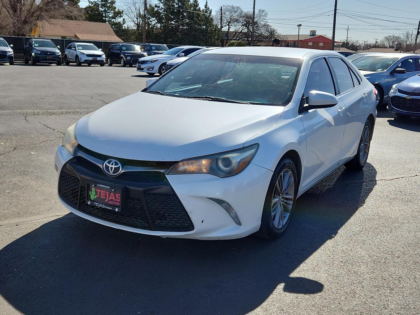 2015 WHITE Toyota Camry SE (4T1BF1FK7FU) with an Engine: 2.5L I-4 DOHC SMPI engine, located at 4110 Avenue Q, Lubbock, 79412, 33.556553, -101.855820 - Photo#3